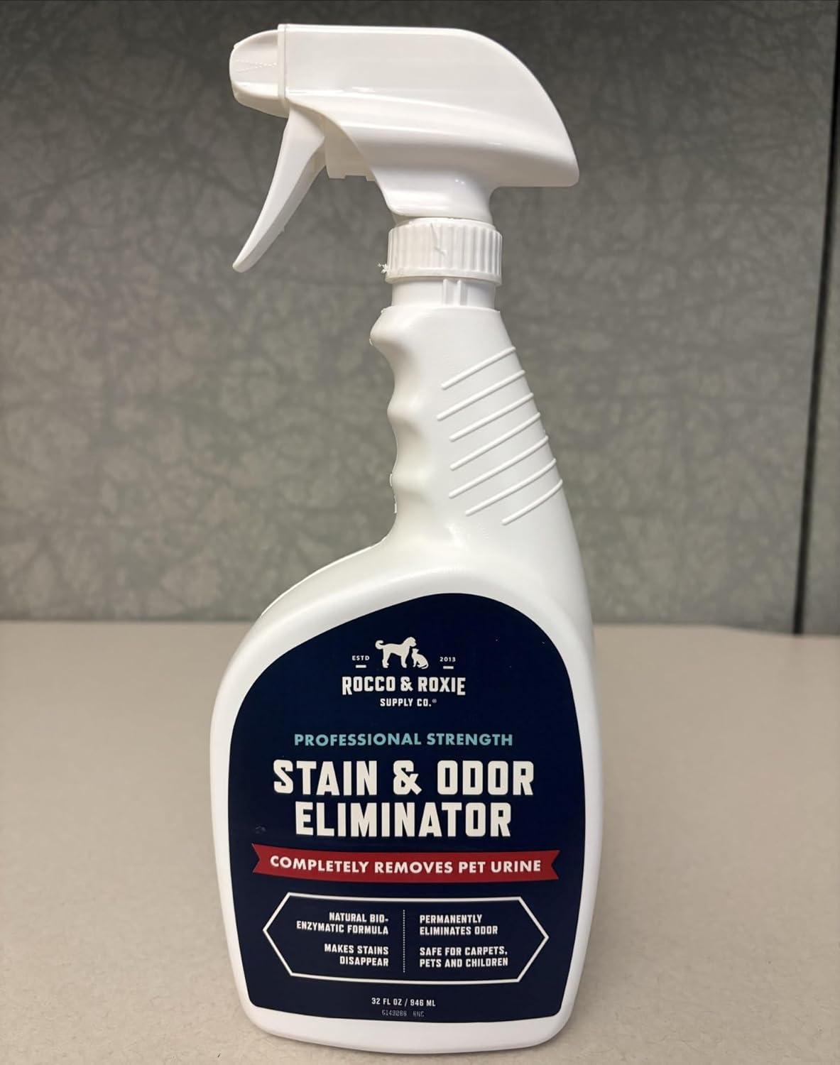 Rocco & Roxie Supply Co. Enzyme Cleaner - Powerful Pet Odor Eliminator & Carpet Stain Remover - 32 Fl Oz