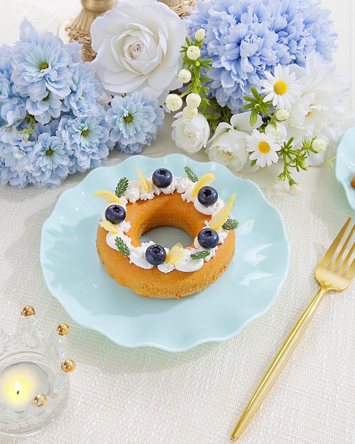 LIYH 20 Pcs 7.5 Inch Ice Blue Plastic Scalloped Plates Reusable - Unbreakable Dessert Plastic Cake Plates Dishwasher Safe Perfect for Party Birthday