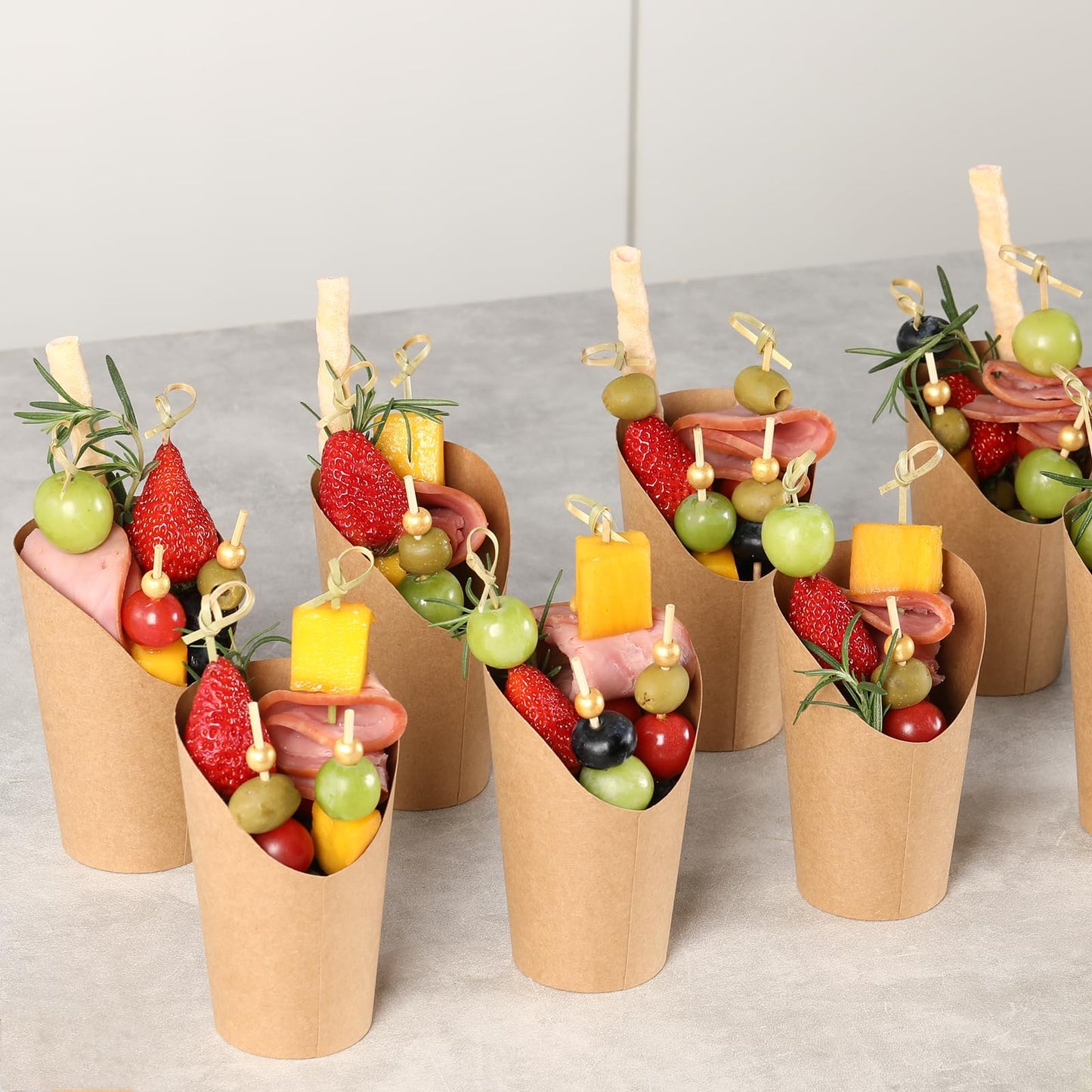 Vicuna R Charcuterie Cups French Fry Holder, 50PCS Appetizer Cups for Parties + 50 Labels, 12 oz Kraft French Fry Cup, Disposable Brown Paper Snack Cup, Charcuterie Boards Accessories