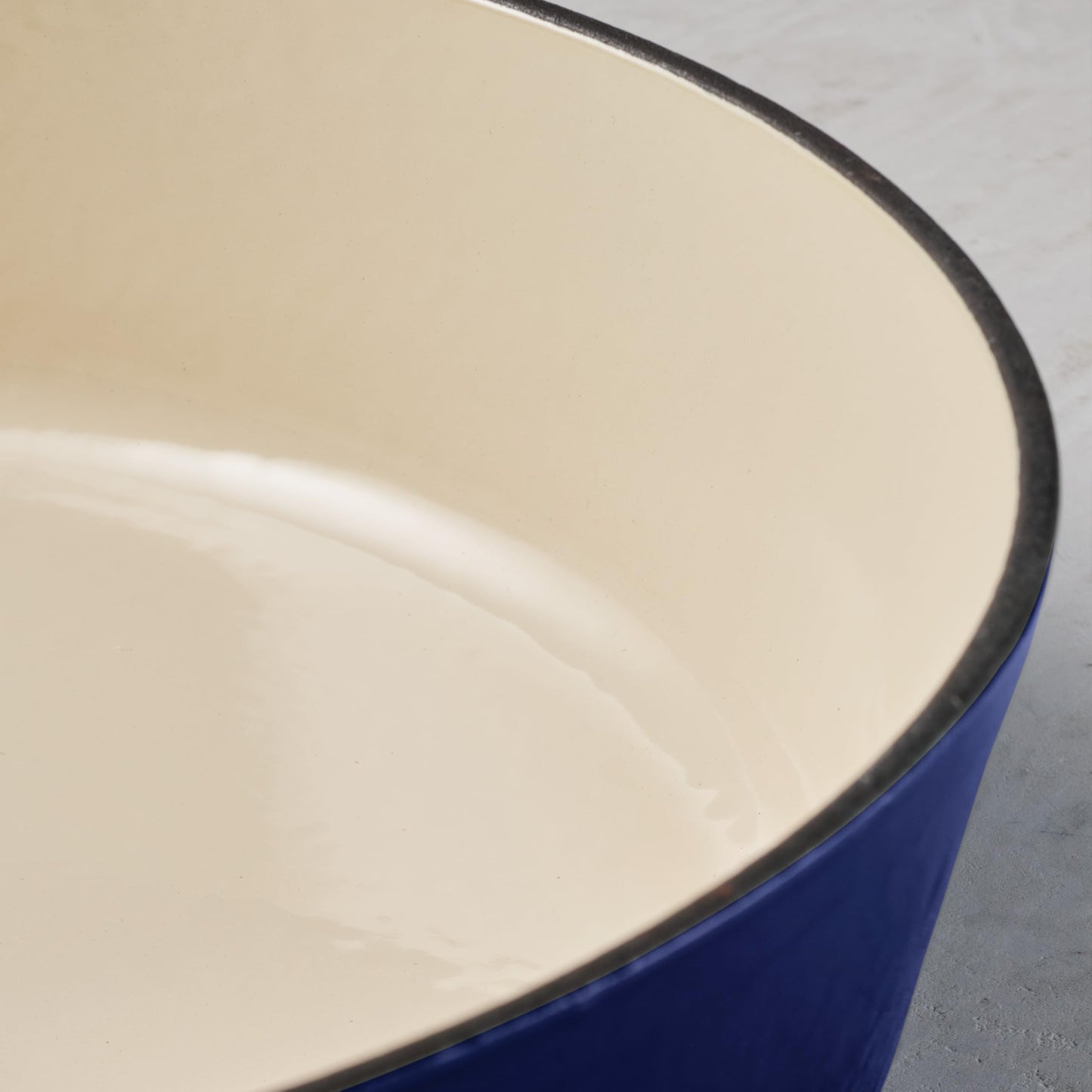 Tramontina Bestow Enameled Cast Iron Dutch Oven Pot with Lid, Round 5.5-quart, Latte with Gold Knob