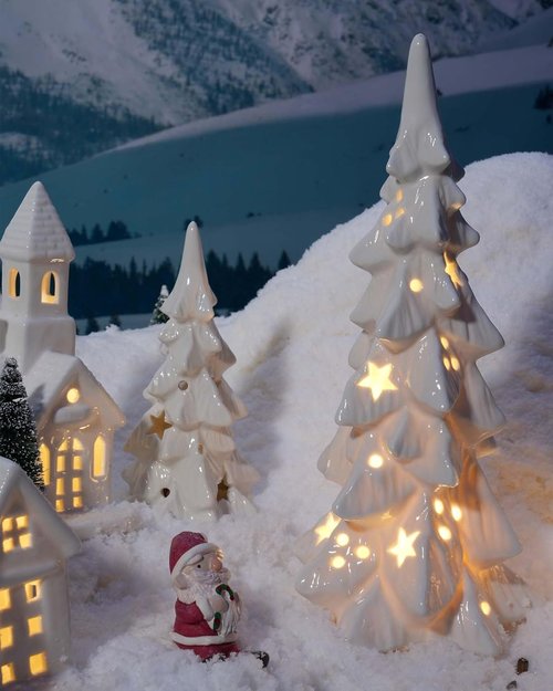 DN DECONATION White Ceramic Christmas Trees - 2Pcs Prelit Tabletop Decor with Stars & Dots Cutouts