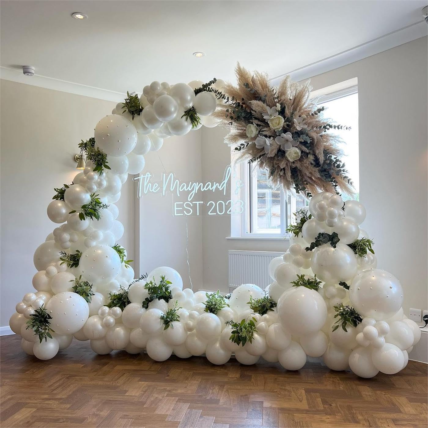 JZCZOEB Double Stuffed Pearl White Balloons Different Sizes 116Pcs 5/10/12/18 Inch White Balloons Arch Garland Kit with Pearl Stickers for Wedding Bridal Shower Birthday Baby Shower Birde to Be