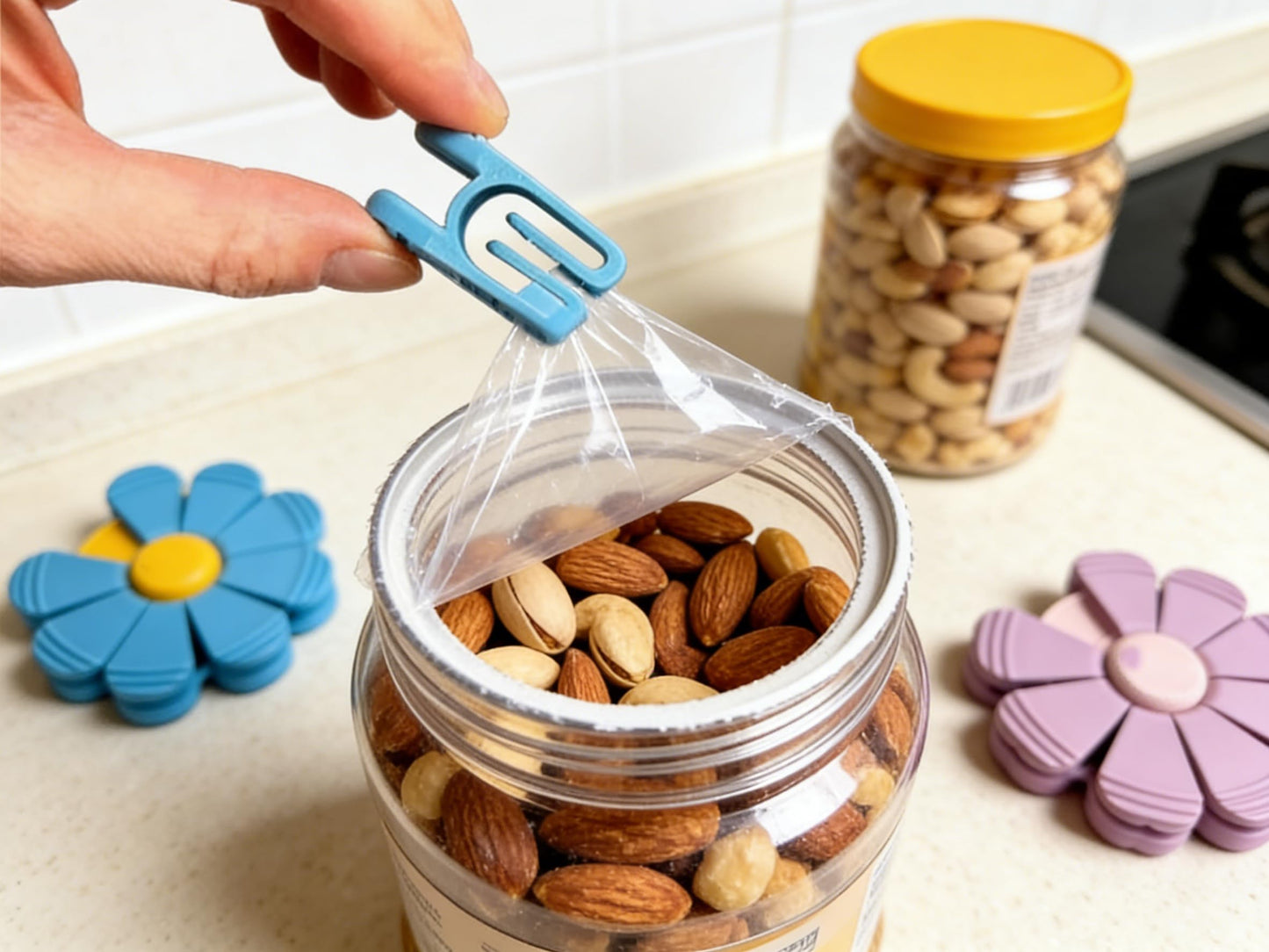 Magnetic Flower Bag Clips - Cute 3D Printed Snack Sealer for Kitchen Organization, MagneticFlower with Petal Clips, Magnetic Daisy Blossom Sealing Clip Set (White)