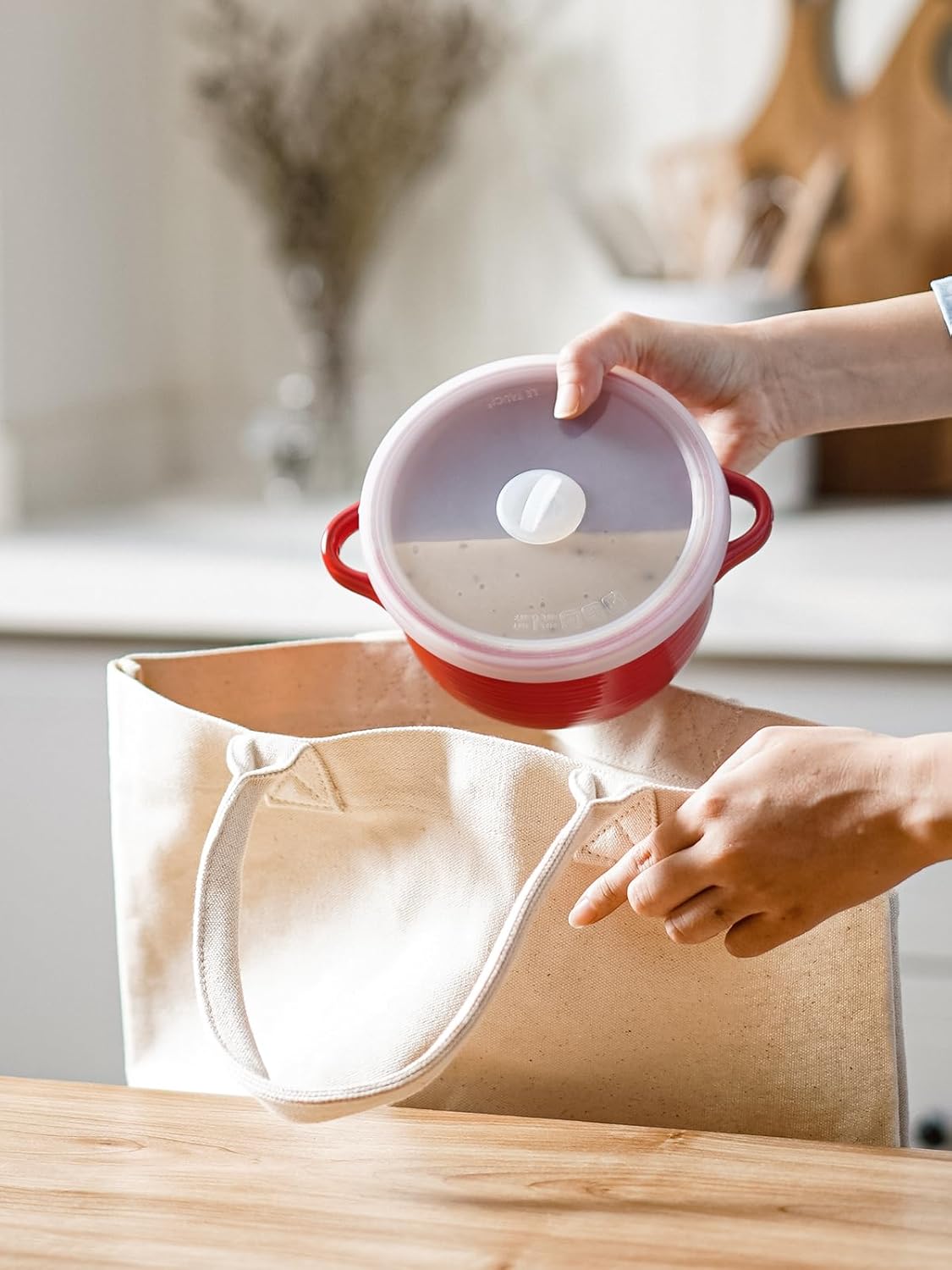 LE TAUCI Soup Bowls - 28 oz Ceramic Ramen Bowls with Handles & Silicone Lids | Set of 2, Red, Microwavable & Oven Safe