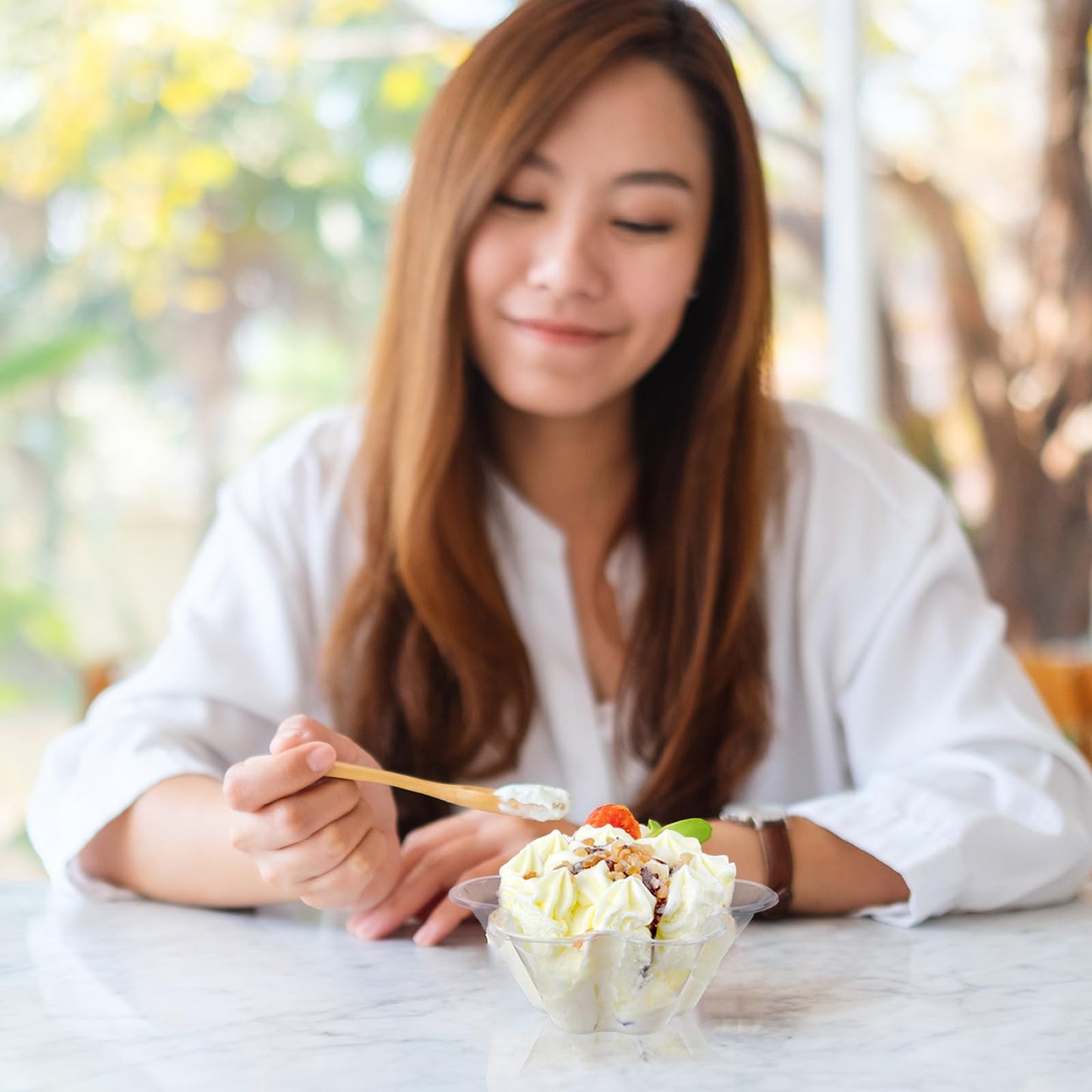 Merkaunis 200 Pack Plastic Ice Cream Bowls 8.5Oz Clear Plastic Ice Cream Dessert Bowls Sundae Snack Fruit Salad Bowl Clear Flower Shape Appetizer Cup Chocolate Dessert Sundae and Nuts