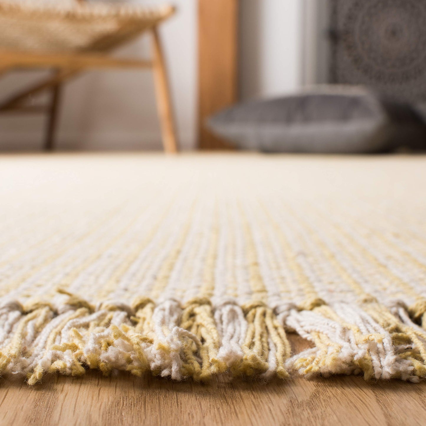 SAFAVIEH Montauk Collection Accent Rug - 4' x 6', Ivory & Yellow, Handmade Flat Weave Boho Farmhouse Cotton Tassel Fringe, Ideal for High Traffic Areas in Entryway, Living Room, Bedroom (MTK340E)