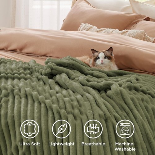 Bedsure GentleSoft Fleece Twin Blanket - Cozy Soft Throw for Couch, Moss Color, 60x80 Inches