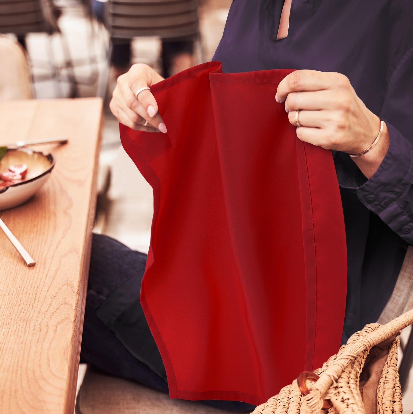 Utopia Home [288 Pack, Red] Cloth Napkins 17x17 Inches, 100% Polyester Hemmed Edges, Washable and Reusable Ideal for Parties, Weddings and Dinners