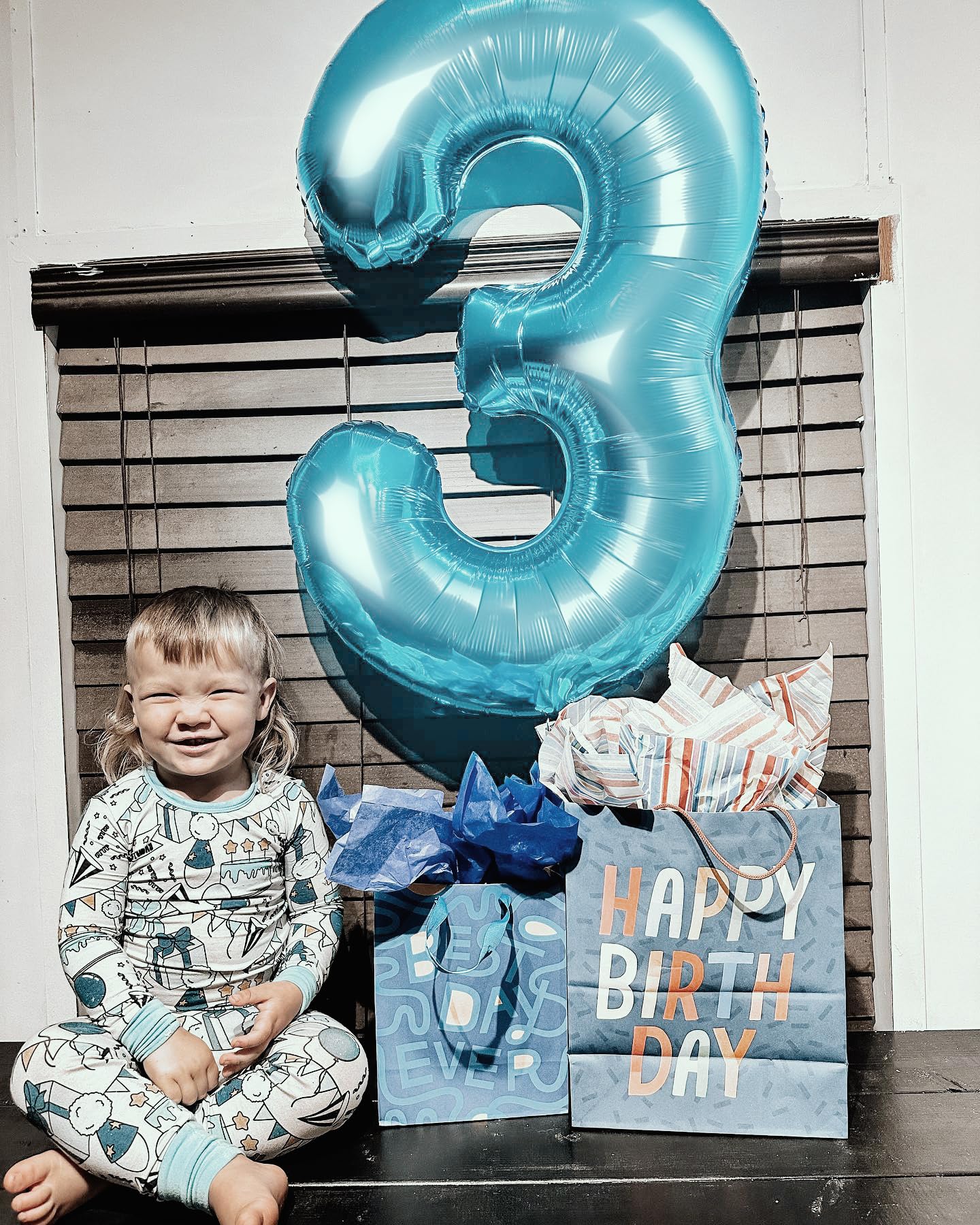 Pearlescent Blue 3 Balloon, Number Balloons 40 Inch, 3rd Birthday Decorations for Kids Girls Boys, Men Women Party Supplies for Party Decorations, Number 3 Balloon