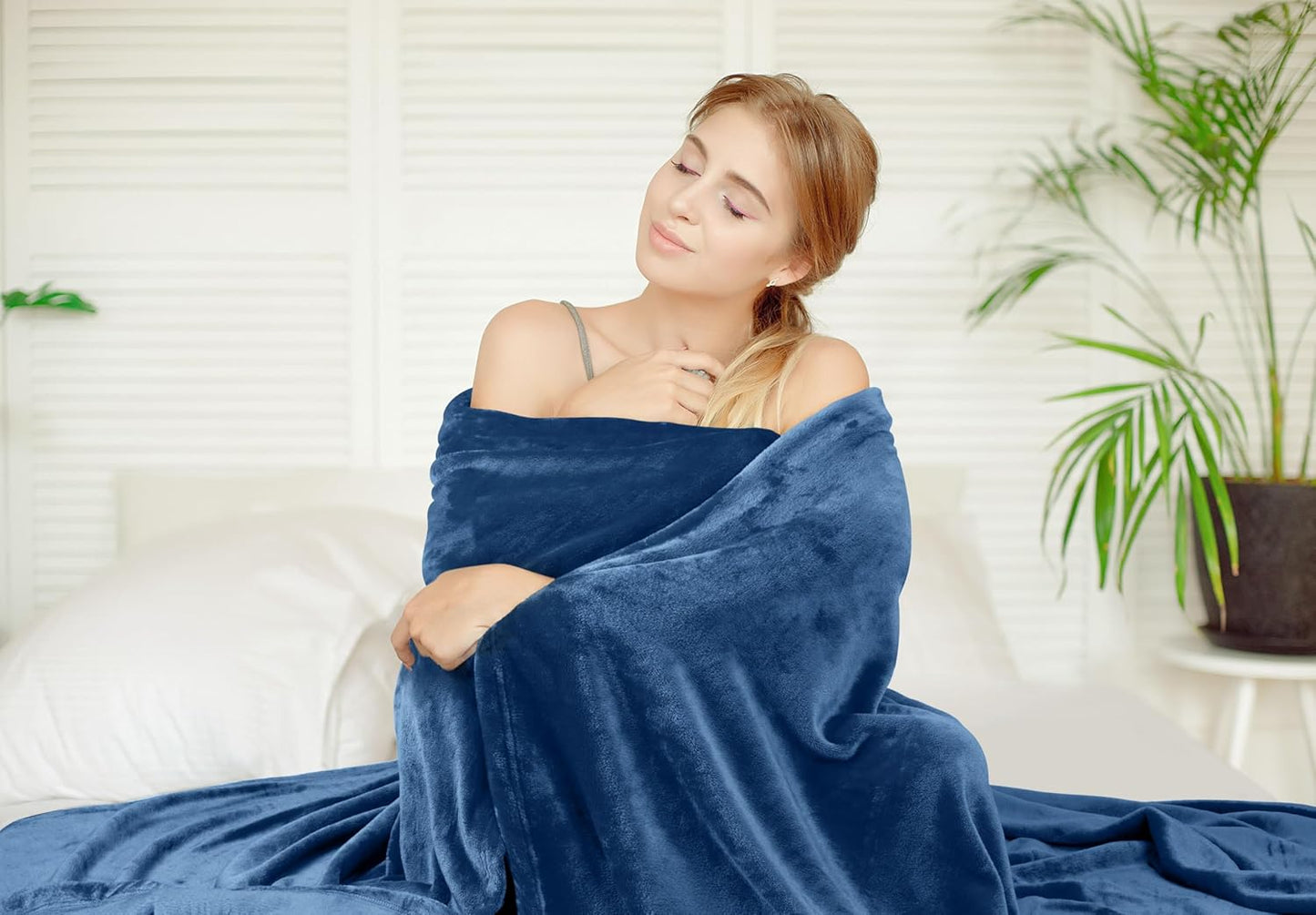 Utopia Bedding Fleece Blanket - Luxury Soft Microfiber Twin Size in Royal Blue (60x80 Inch)