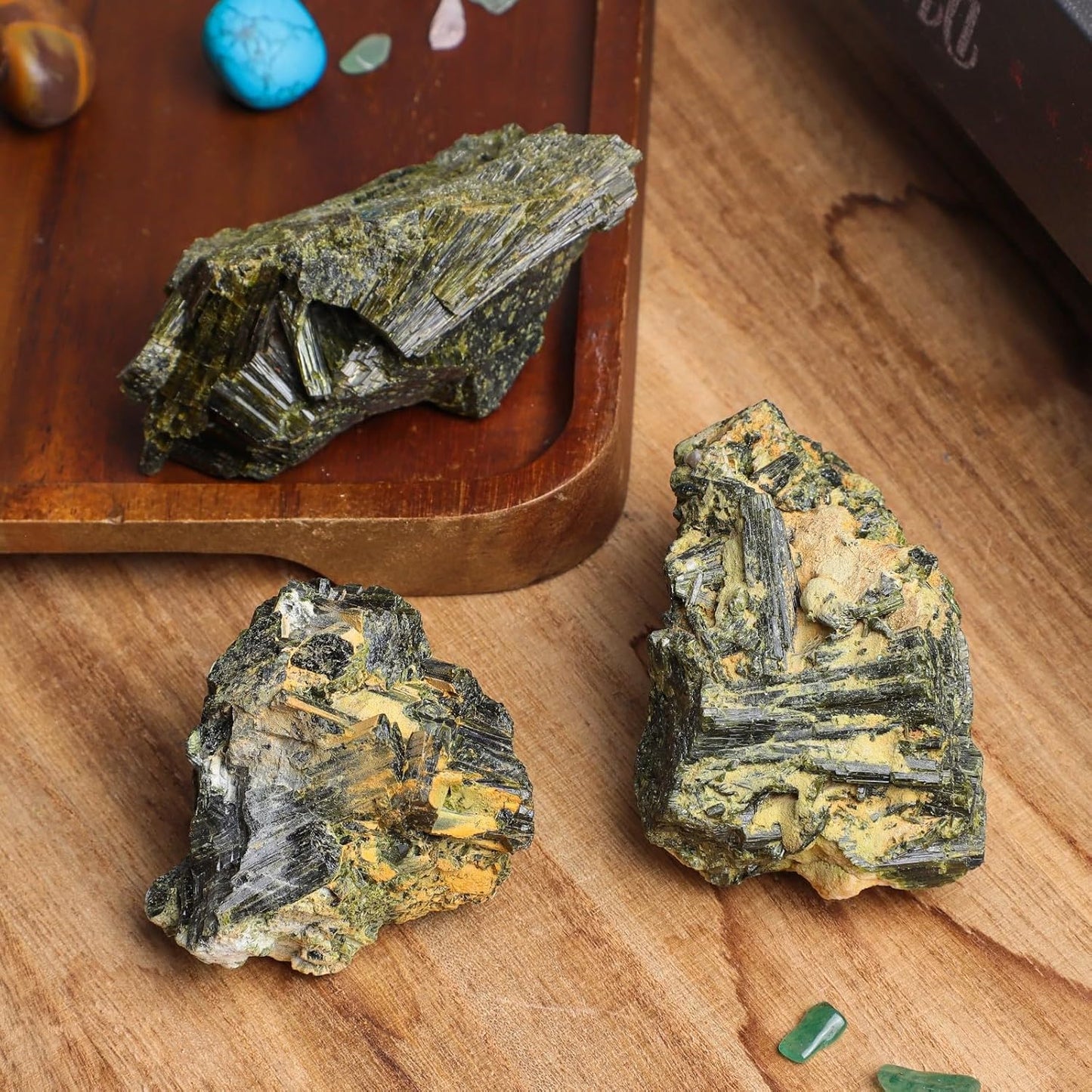Sportmusies Natural Raw Green Tourmaline Crystal Cluster Reiki Healing Home Office Decoration, Irregular-Shaped Green Tourmaline Stone Mineral Specimen, 1.88-5.03 inches