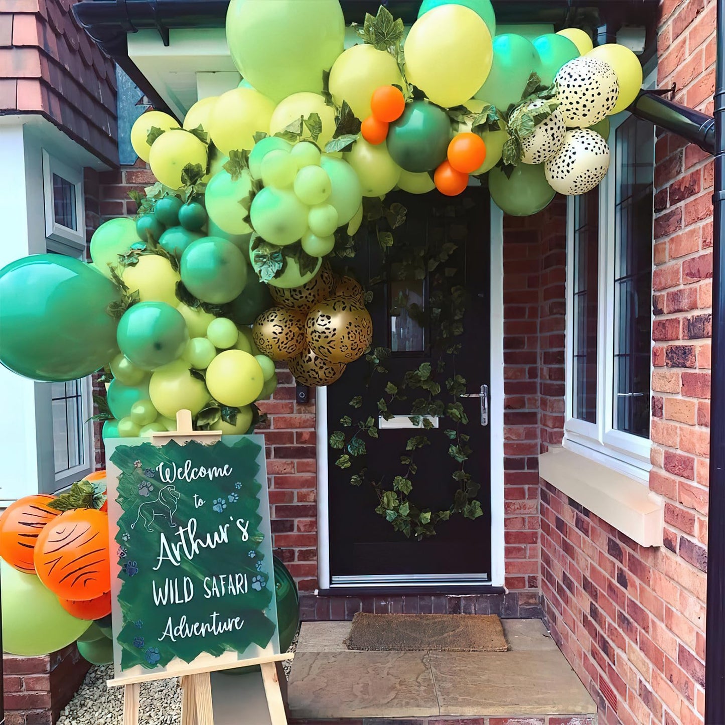 PartyWoo Lime Green Balloons 100pcs 5 Inch Light Green Latex Helium Balloons for Graduation Wedding Baby Shower Anniversary Birthday Dinosaur Jungle Golf Football Theme Party Decorations Green-Y6
