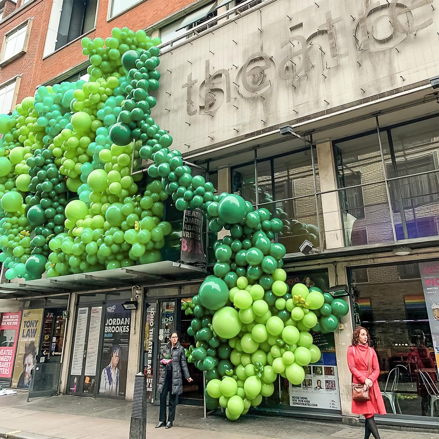 PartyWoo Pearl Light Green Balloons 140pcs Different Sizes of 18 12 10 5 Inch Pastel Neon Green Balloon Arch Kit for Baby Shower Wedding Spring Forest Theme Birthday Party Decorations Green-Z43