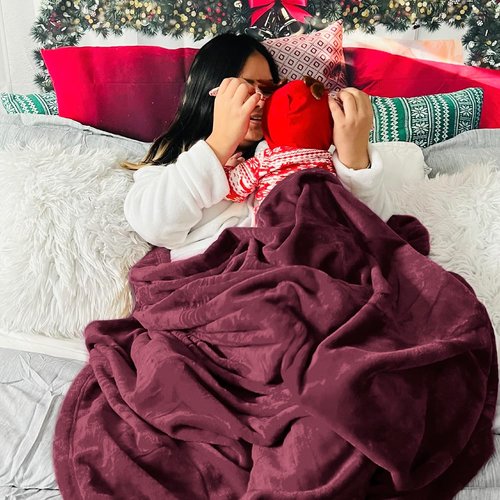 Bedsure GentleSoft Fleece Throw Blanket - Cozy Burgundy Red 300GSM Plush Blanket for Couch & Bed, 50x60 Inches