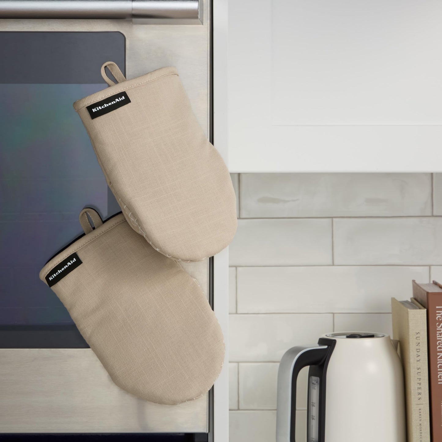 KITCHENAID Gourmet Series Gridlines Mini Oven Mitts 2-Pack Set, Heat Resistant up to 600°F, Soft Silicone Grip, Magnetic Cuff, Milkshake Tan, 5.5"x9"