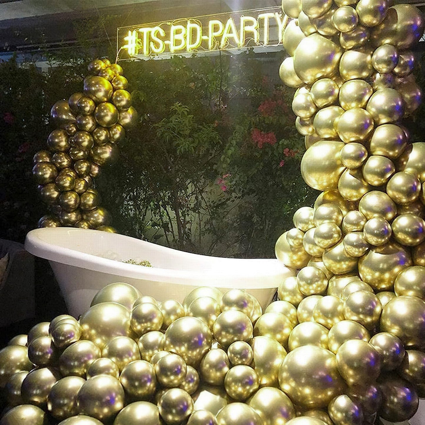 PartyWoo Metallic Gold Balloons 50pcs 5 Inch Chrome Gold Latex Balloons for Birthday Graduation Baby Shower Anniversary Wedding Bachelorette Christmas New Year Tea Party Decorations Gold-G129