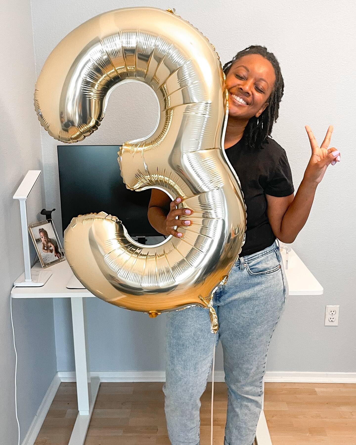 Light Gold Number 4 Balloon 40 Inch, 4th Birthday Party Decorations for Children, Giant 4 Foil Balloon for Party Supplies