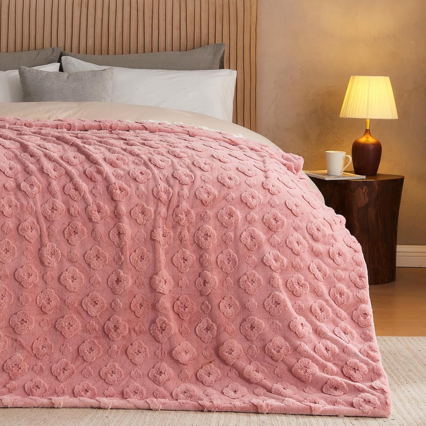 Lotus Karen Faux Fur Throw Blanket Soft White Fluffy Fuzzy Plush Throw Blanket for Bed Sofa Couch Chair Camping Travel Lightweight Bed Blanekt Jacquard Furry Blankets
