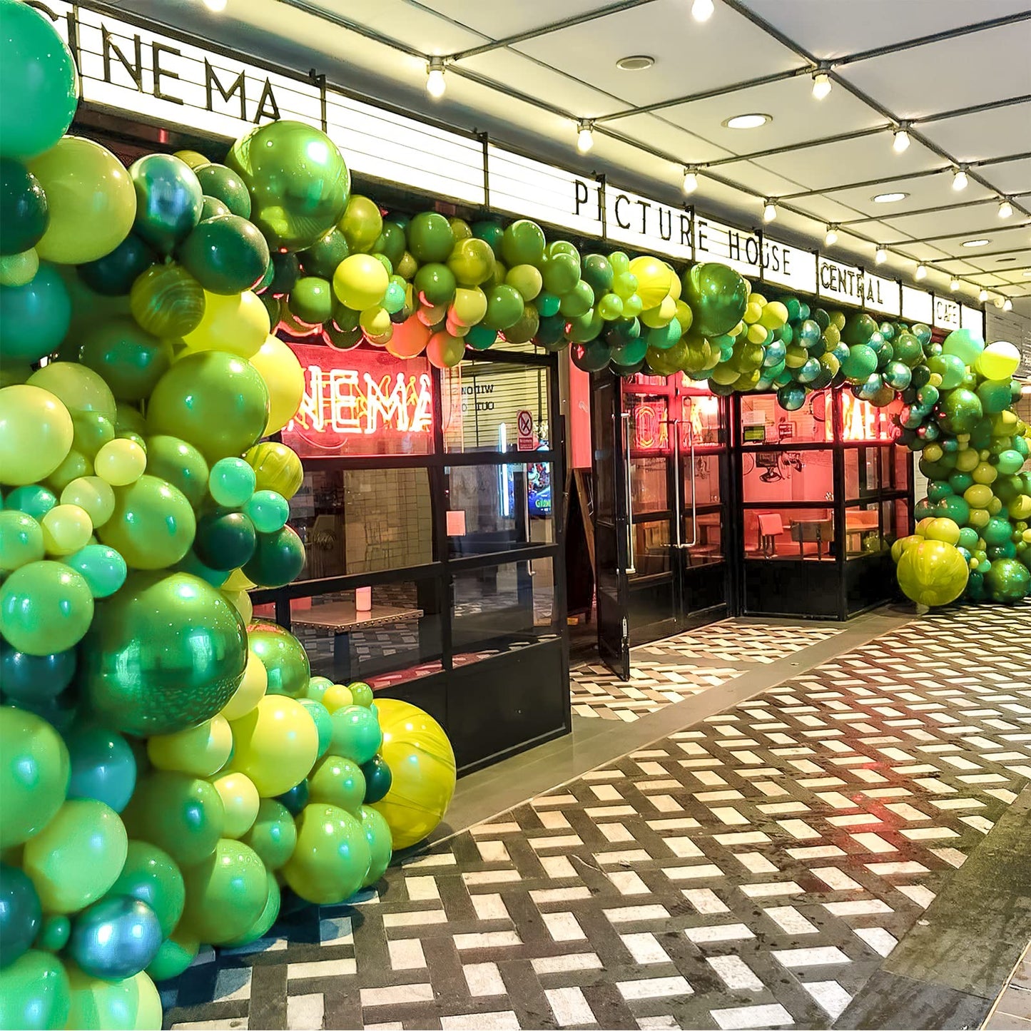 PartyWoo Green Balloons 50 pcs 12 Inch Matte Latex Helium Balloons for Wedding Baby Shower Gender Reveal St Patrick's Day Birthday Graduation Jungle Safari Anniversary Party Decorations Green-Y24