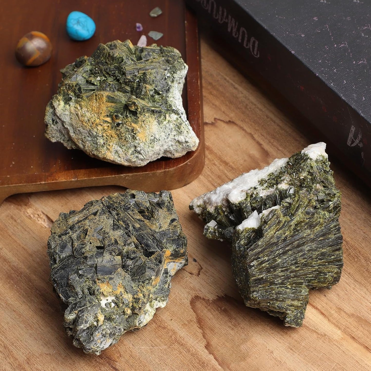 Sportmusies Natural Raw Green Tourmaline Crystal Cluster Reiki Healing Home Office Decoration, Irregular-Shaped Green Tourmaline Stone Mineral Specimen, 1.88-5.03 inches
