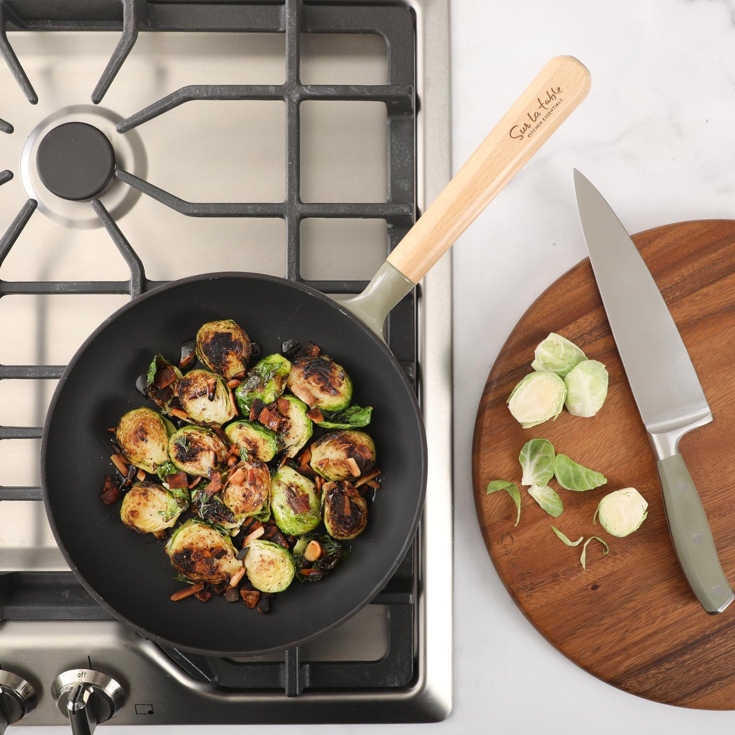 Sur La Table Kitchen Essential Main Canteen 9.5" Pre-Seasoned Cast Iron Skillet w/Wood Handle, Natural Nonstick Lightweight Frying Pan for Searing, Sautéing & Everyday Cooking - Juniper Green