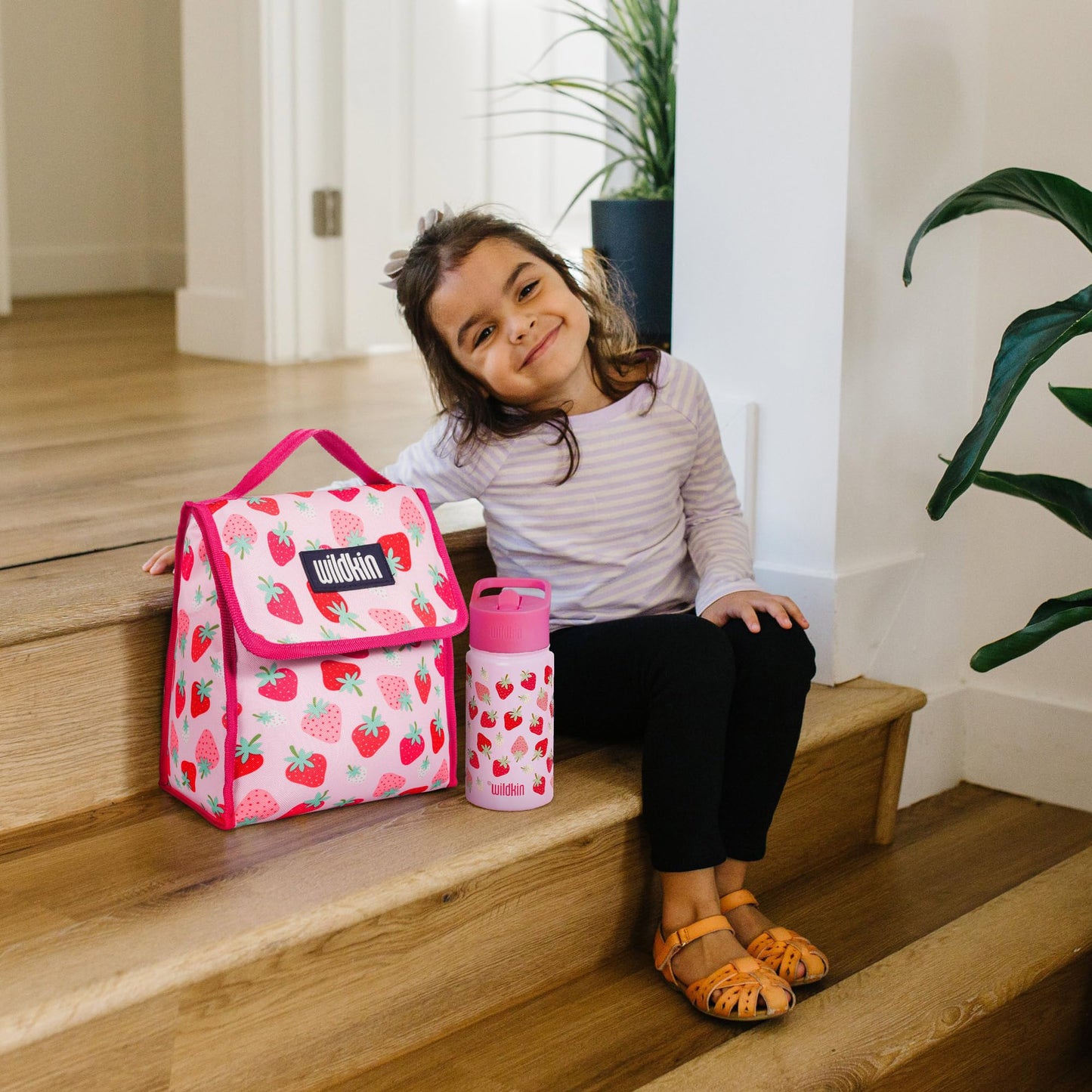 Wildkin Kids Insulated Lunch Bag – Keeps Food Hot or Cold, Easy-Clean Lining and BPA-free for Boys & Girls, Ideal for School, Travel & Daycare - Magical Unicorns