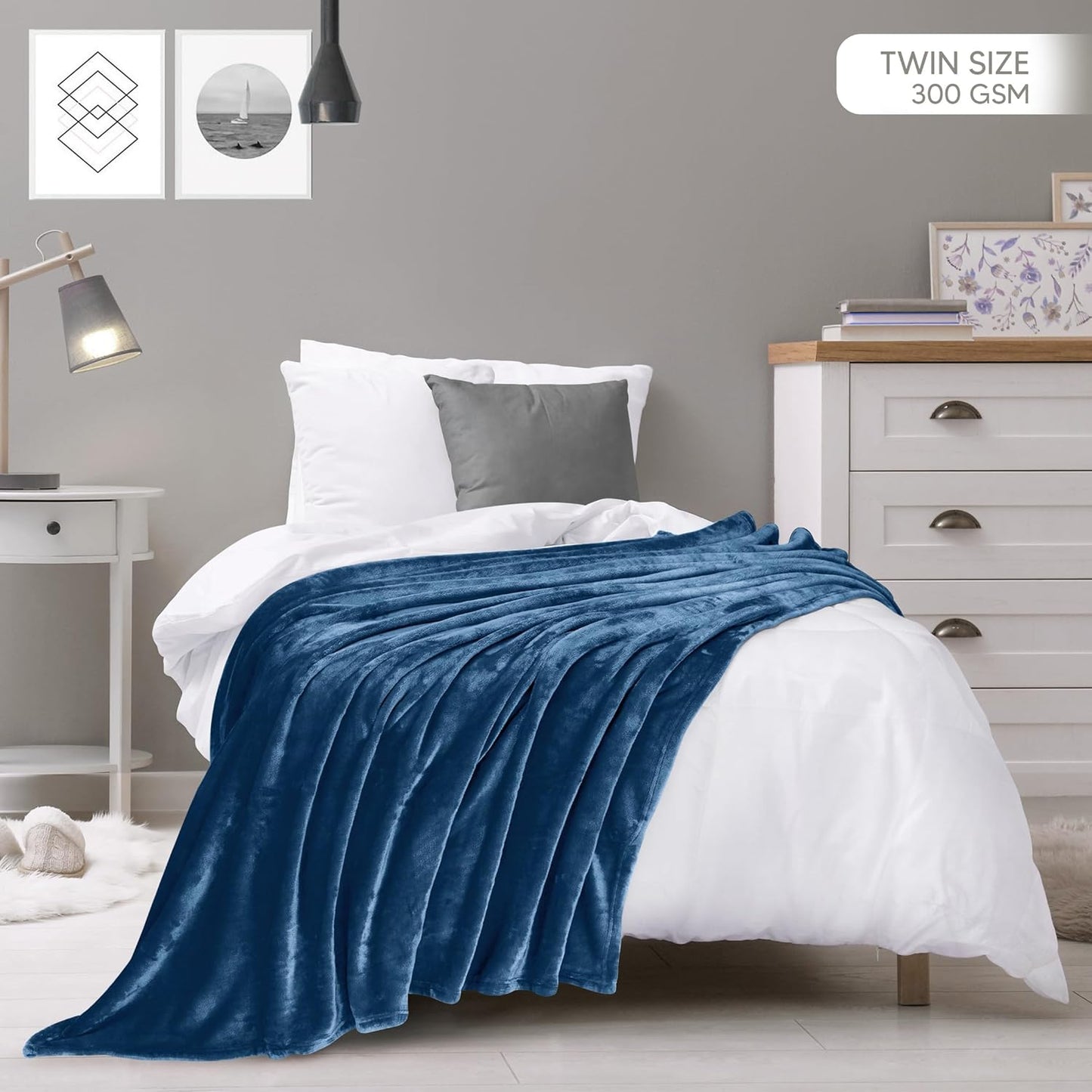 Utopia Bedding Fleece Blanket - Luxury Soft Microfiber Twin Size in Royal Blue (60x80 Inch)