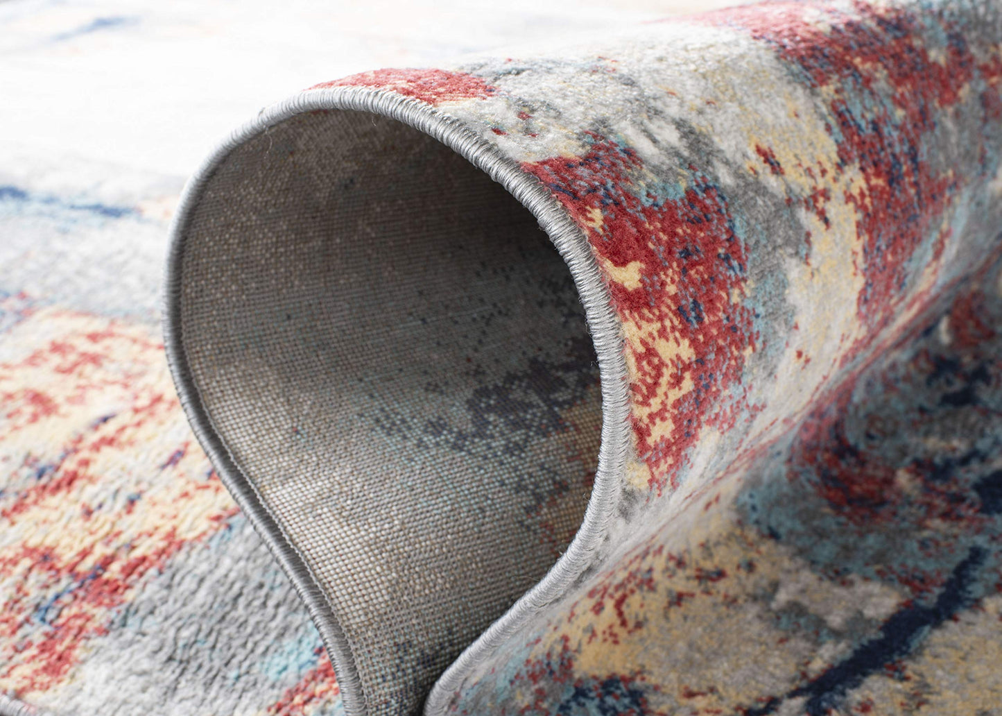 SAFAVIEH Jasper Collection 5' Round Grey / Red JSP101C Modern Abstract Non-Shedding Dining Room Entryway Foyer Living Room Bedroom Area Rug