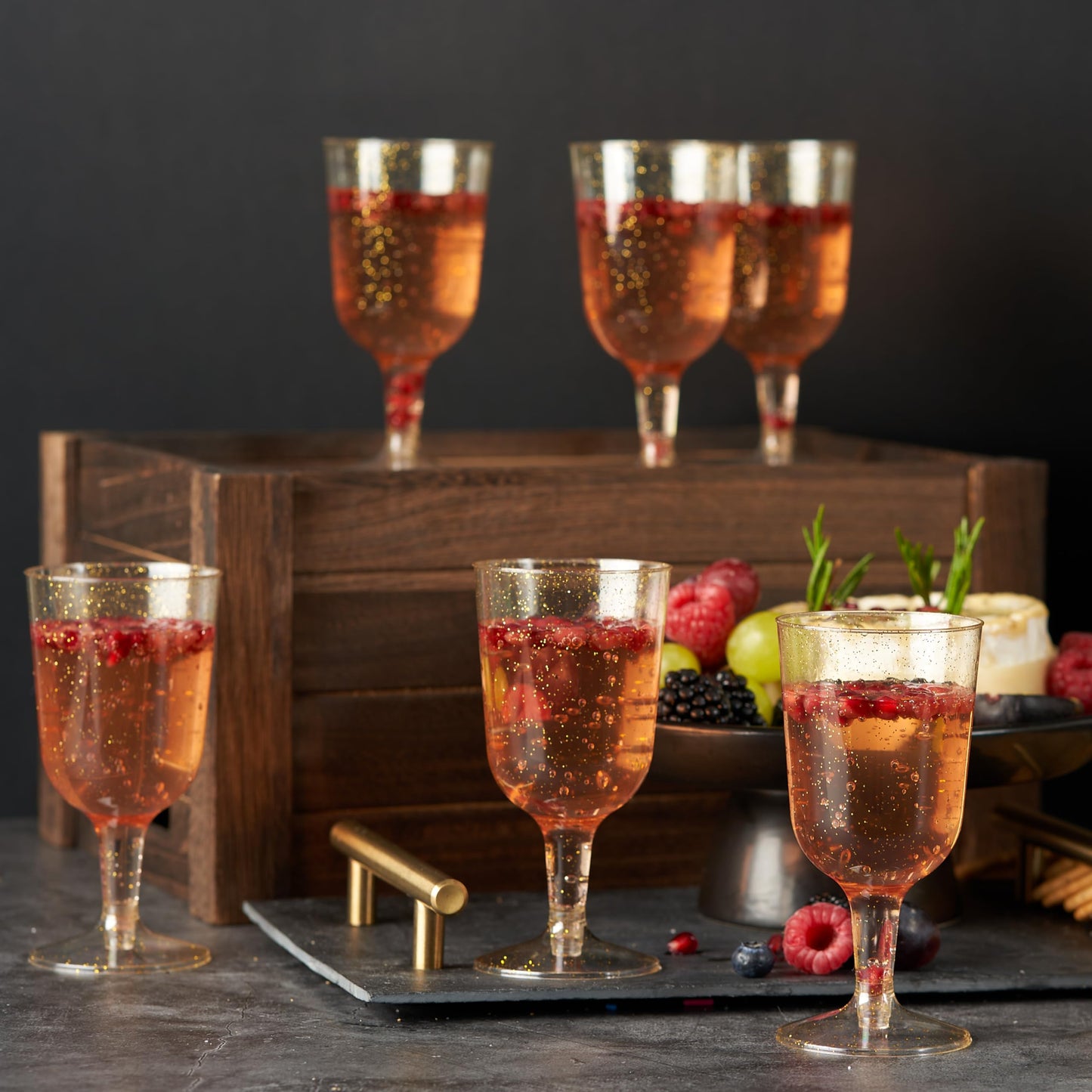 MATANA 50 Gold Glitter Plastic Wine Glasses for Weddings, Birthdays, Bridal Shower & Parties, 6oz - Sturdy & Reusable