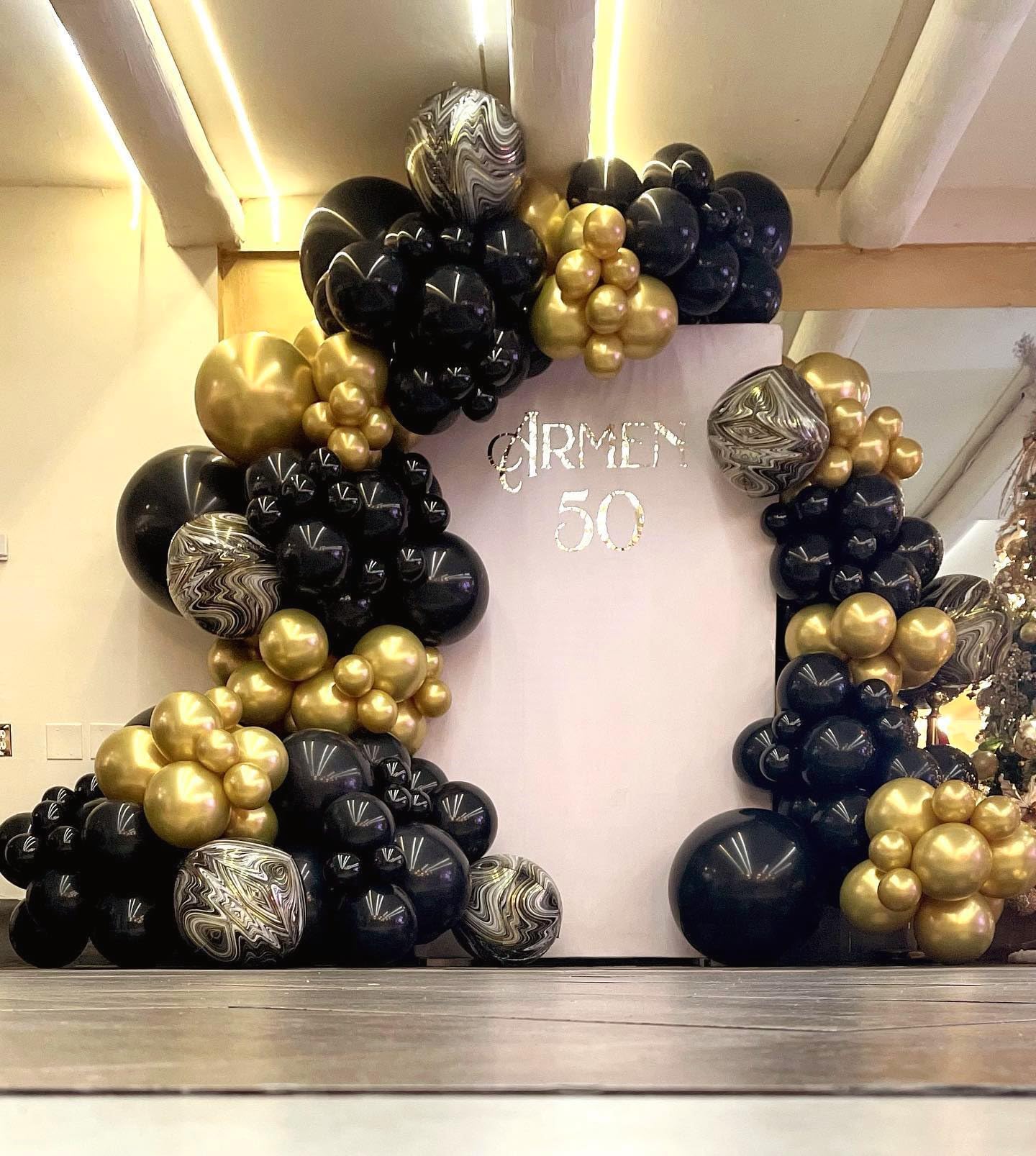 Bezente Black Gold Balloons Garland Kit, 100Pcs Black Gold Metallic Chrome and Gold Confetti Balloons Arch with Tape for New Year 2026,Wedding, Birthday,Graduation,Special Events Party Decoration