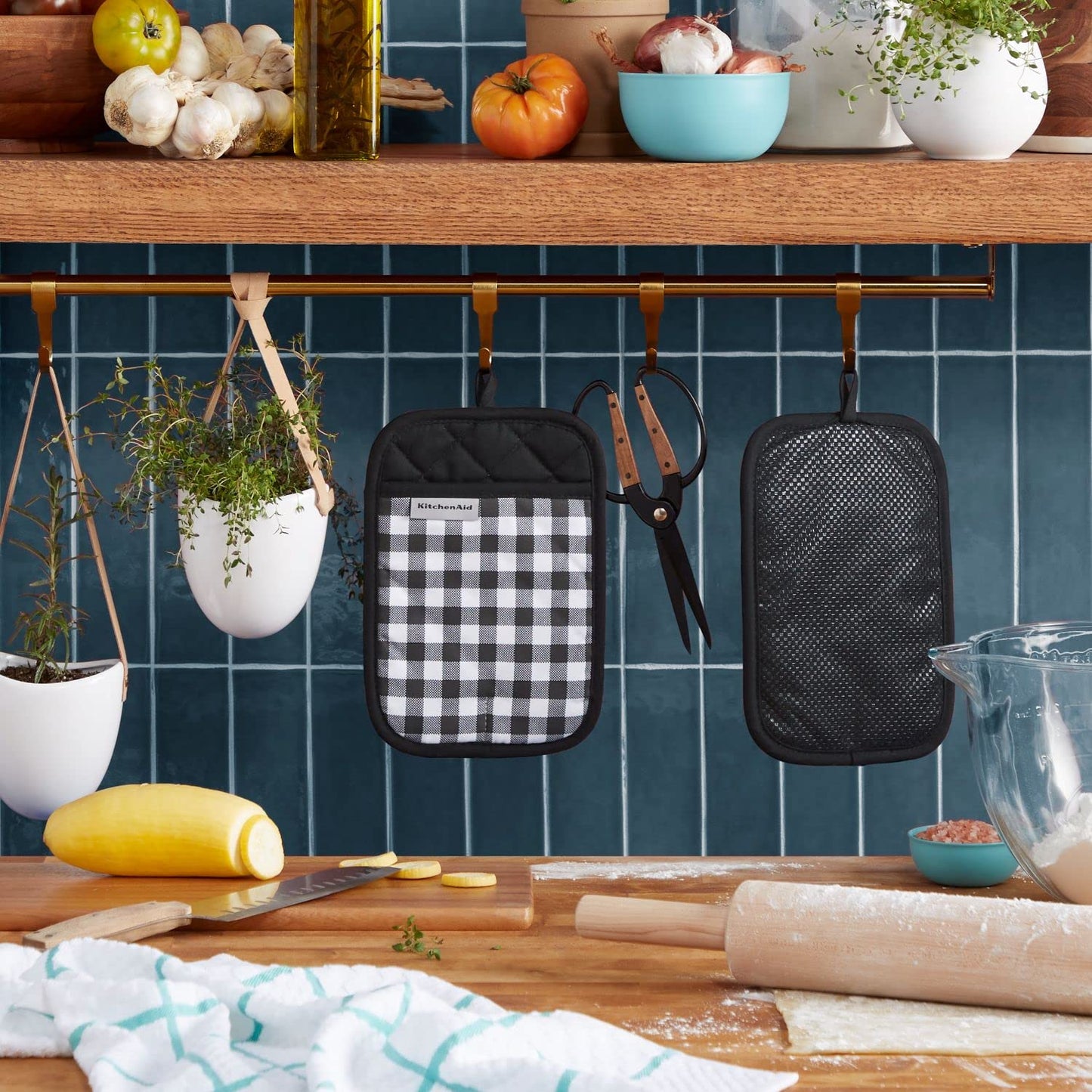 KITCHENAID Gingham Pot Holder 2-Pack Set, Matte Black, 7"x10"