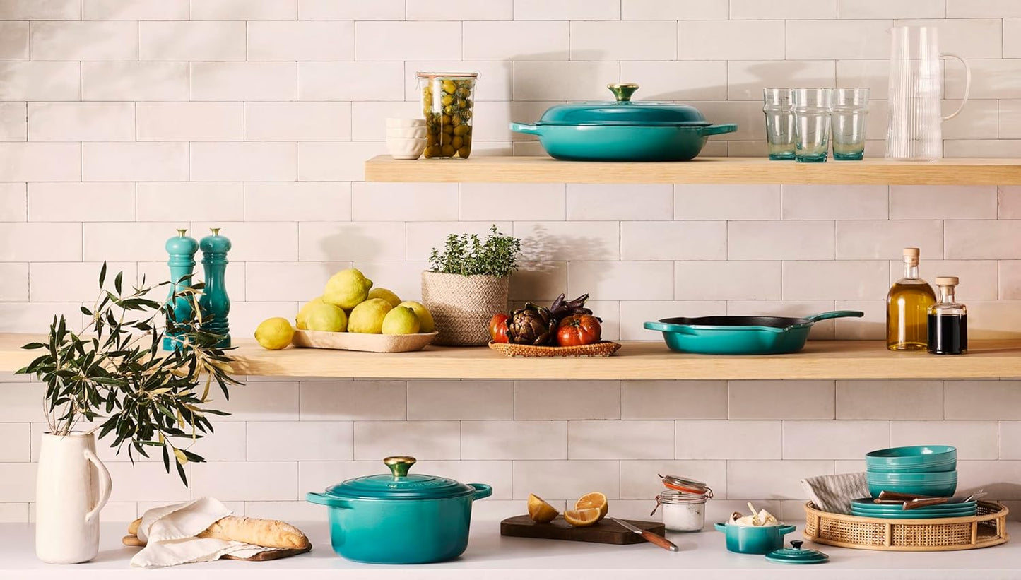 Le Creuset Salt Mill - 8" Riviera Design for Effortless Seasoning and Stylish Kitchen Decor