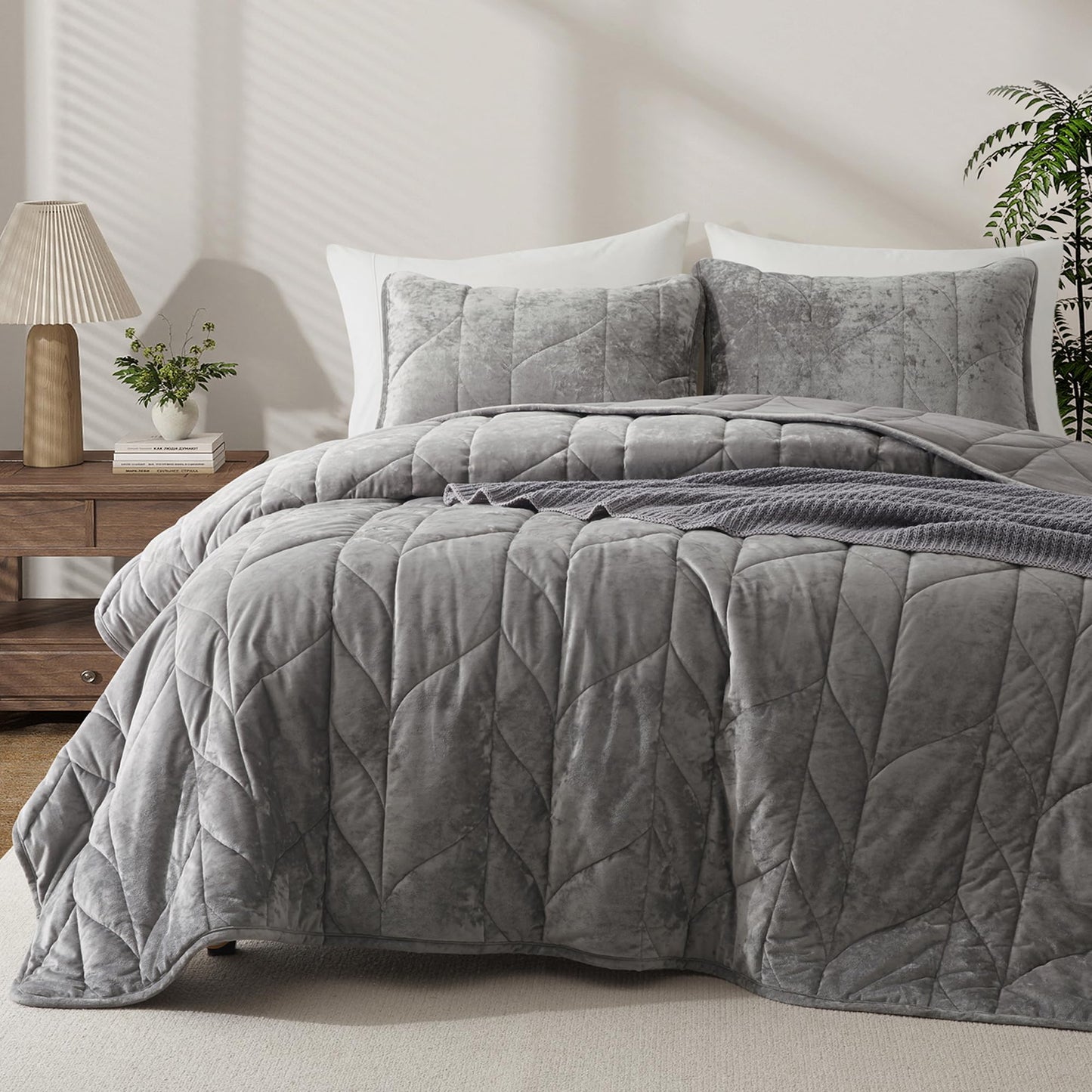 Oli Anderson Velvet Quilt Set Queen Size - Lightweight Bedspread Coverlet - Soft Velvet Comforter Set - Reversible Quilted Bedding Set for All Seasons - Ash Blue - 3 PCS (1 Quilt, 2 Pillow Shams)