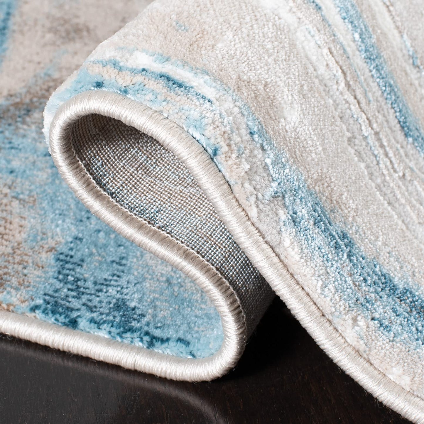 SAFAVIEH Meadow Collection Accent Rug - 4' x 6', Beige & Blue, Modern Abstract Design, Non-Shedding & Easy Care, Ideal for High Traffic Areas in Entryway, Living Room, Bedroom (MDW553B)