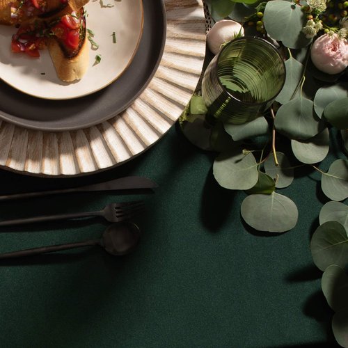 Gee Di Moda Rectangle Tablecloth - 90 x 132 Inch Hunter Green Table Cloth for 6 Foot Tables with Floor-Length Drop - Heavy Duty Washable Fabric for Holiday Party, Dinner, Weddings & Baby Shower