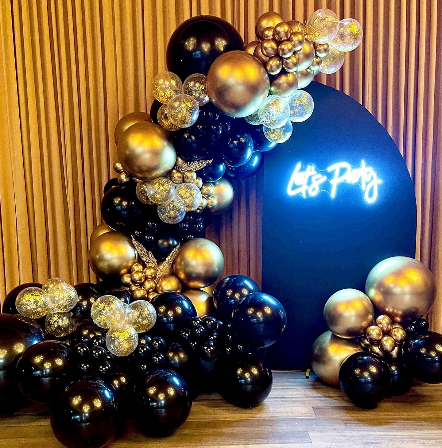 Bezente Black Gold Balloons Garland Kit, 100Pcs Black Gold Metallic Chrome and Gold Confetti Balloons Arch with Tape for New Year 2026,Wedding, Birthday,Graduation,Special Events Party Decoration