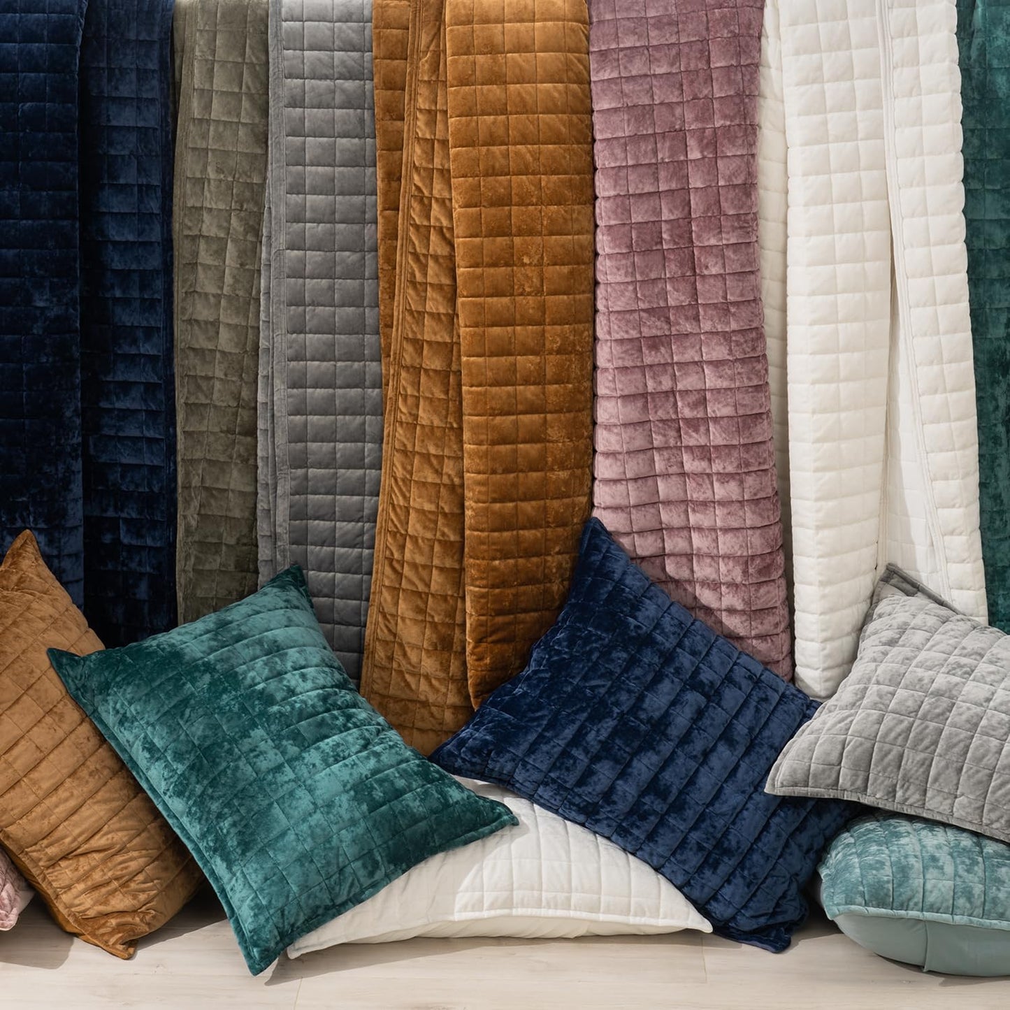 RECYCO Luxury Velvet Quilt Set - King Size Lightweight Comforter with 2 Matching Pillow Shams | Gray All-Season Bedding