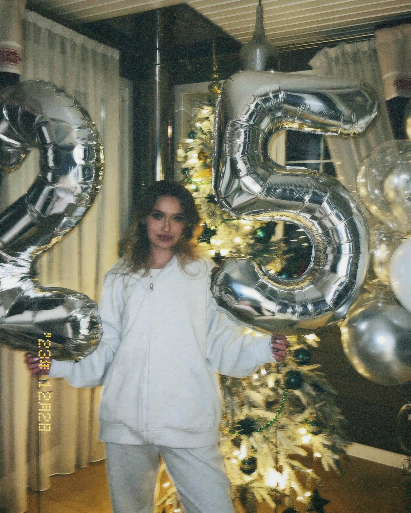 Silver Number 5 Balloon 40 Inch, 5th Birthday Party Decorations for Children, Giant 5 Foil Balloon for Party Supplies