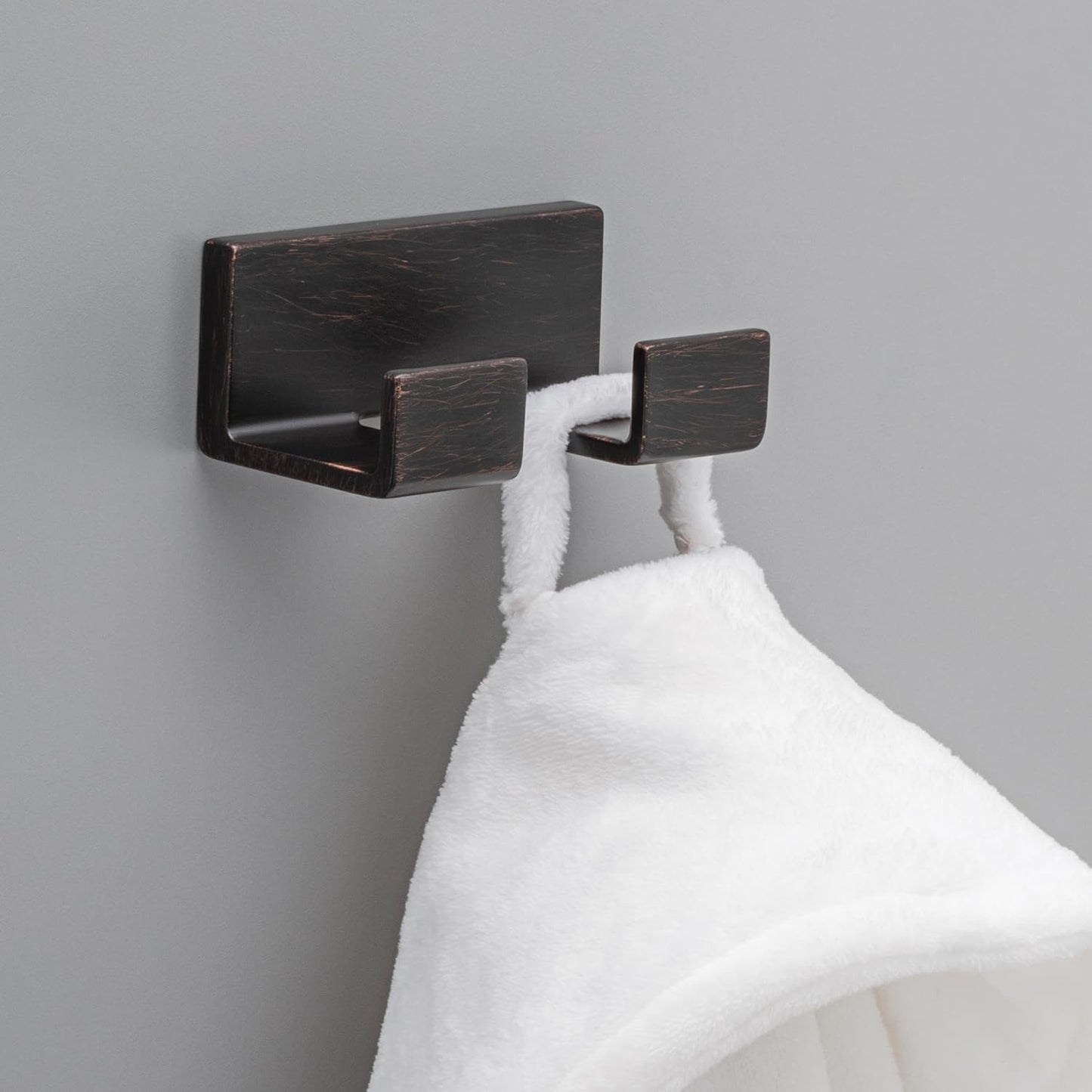 Delta Faucet 77736-RB Vero Towel Hook, 2.31 x 4.00 x 2.31 inches, SpotShield Venetian Bronze