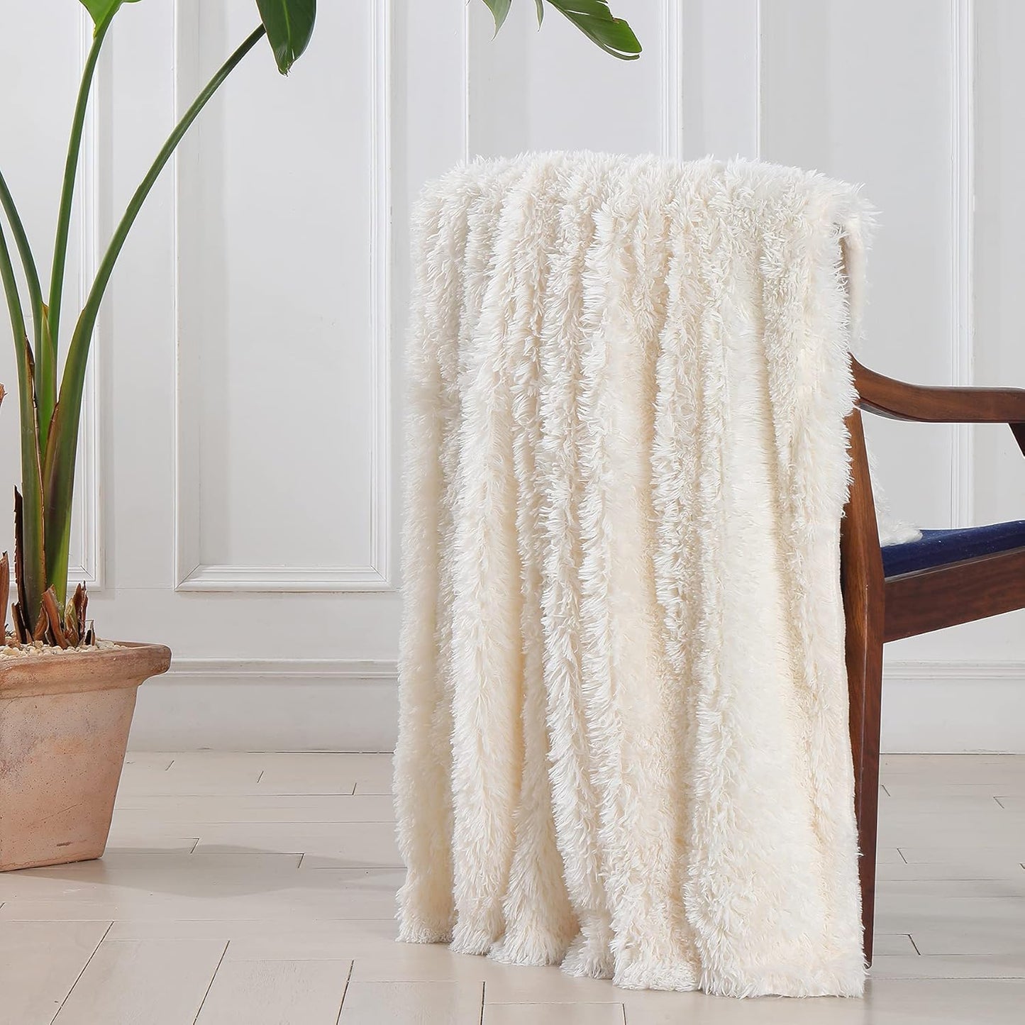 Tuddrom Faux Fur Throw Blanket - Extra Soft & Cozy Reversible Shaggy Design | 50" x 60", Cream White