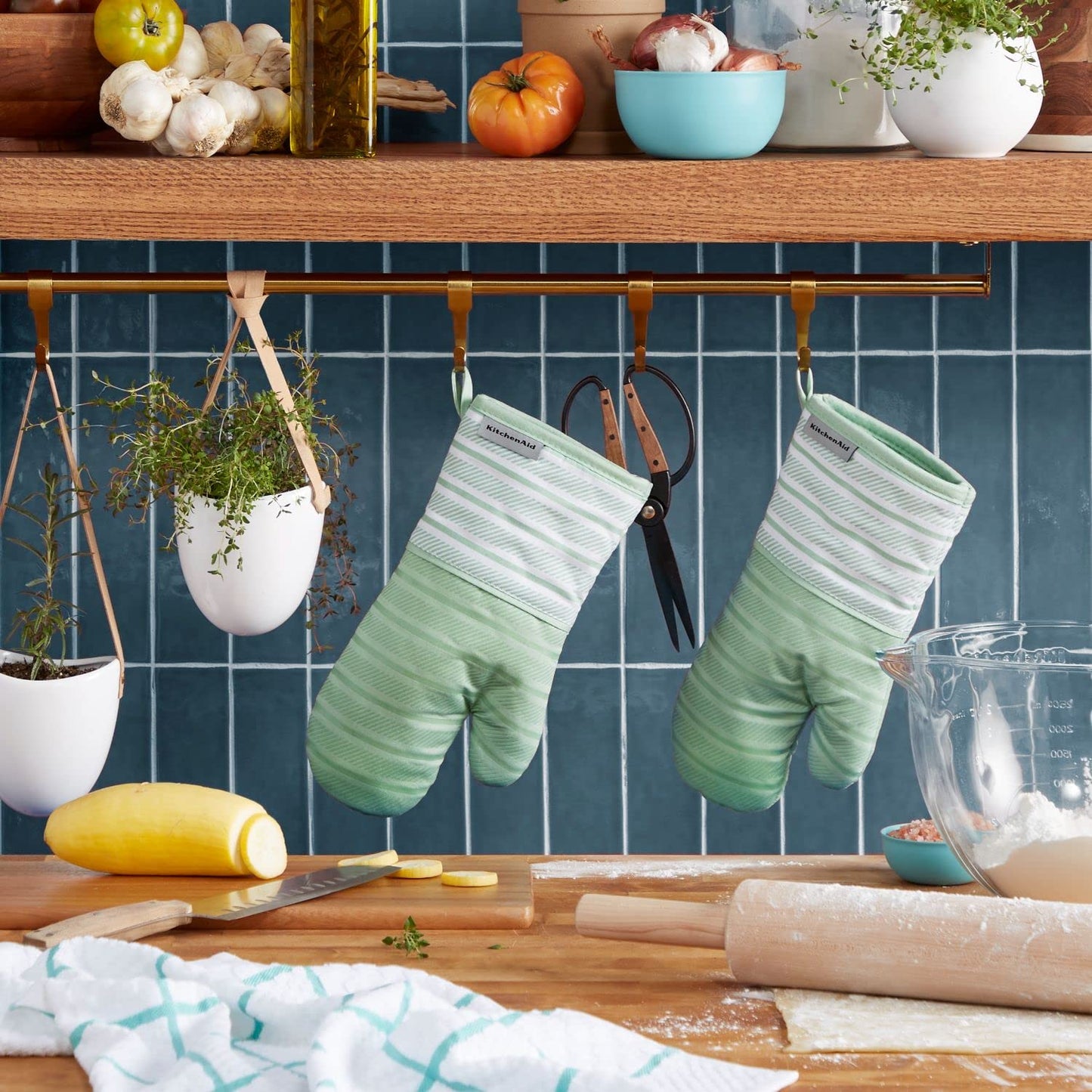 KitchenAid Albany Oven Mitt 2-Pack Set, Pistachio, 7"x13"
