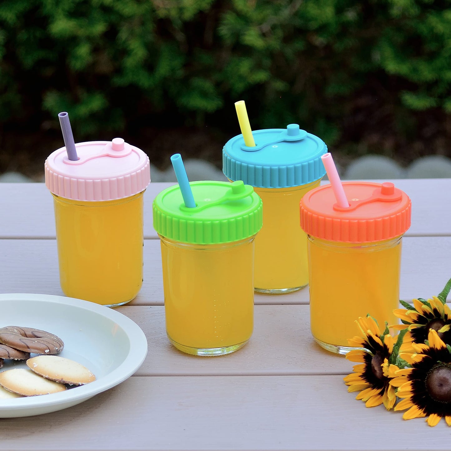 Youngever 8 Pack Glass Jars with Straws, 8 Ounce Glass Cups with Airtight Lids (8 Rainbow Colors)