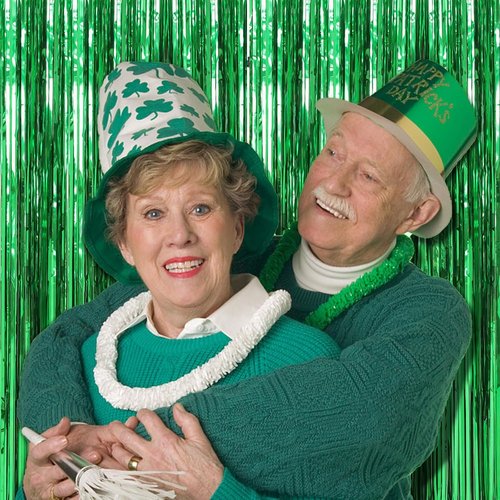 Green Streamers Backdrop by [Brand Name] - 20 Pack Foil Fringe Curtains for Jungle Party & Photo Booth