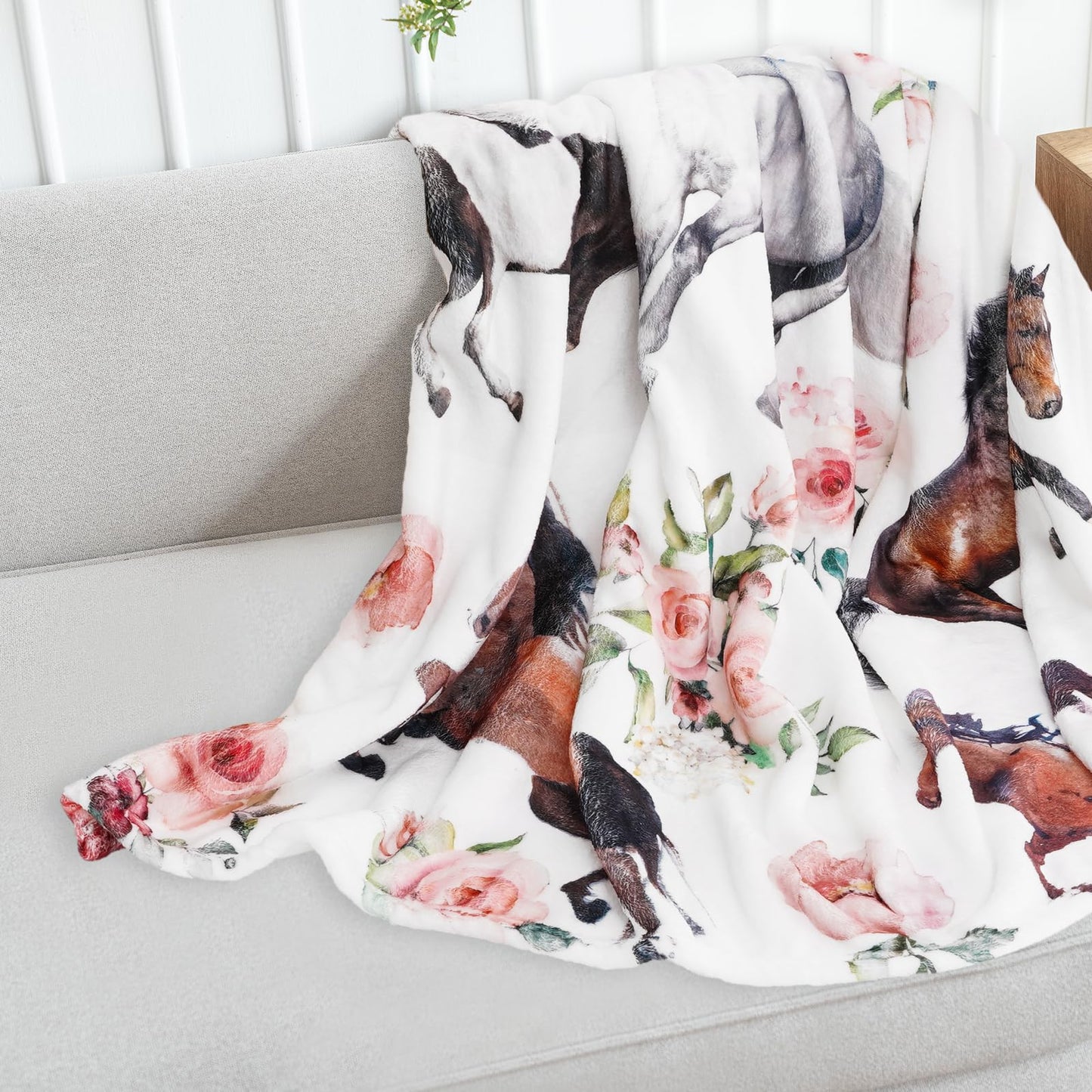 JarThenaAMCS Floral Horse Fuzzy Blanket 60 x 50 Inch Farmhouse Throw Blanket Watercolor Flower Cow Soft Cozy Flannel Blankets for Home Chair Sofa Couch Bed