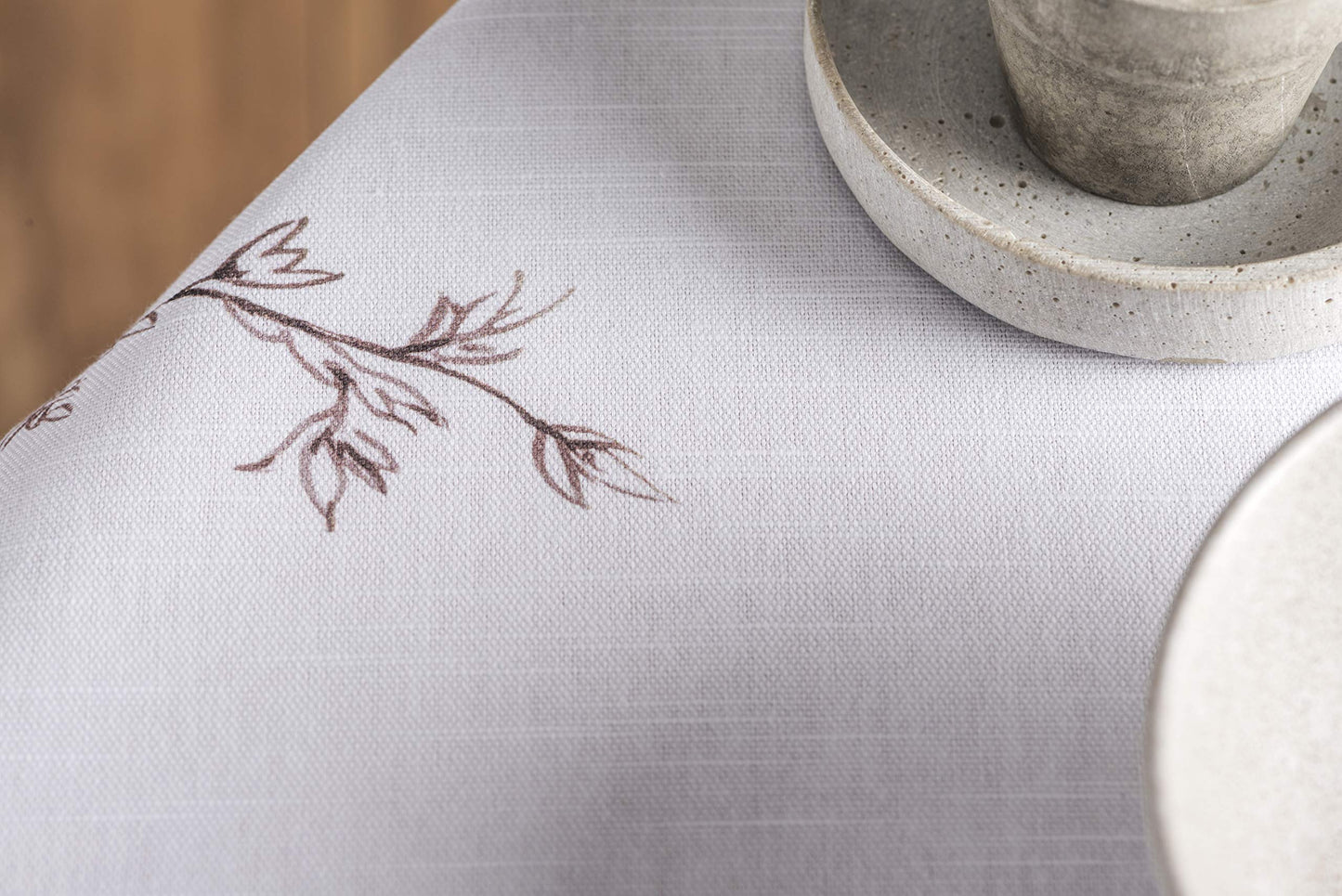 Maison d' Hermine Table Cloth Round Table 100% Cotton 69 Round Inches Tablecloth Reusable Decorative for Dining Kitchen Room Farmhouse Home Gifts for Mothers day Spring Summer - Meadow Florals - Brown