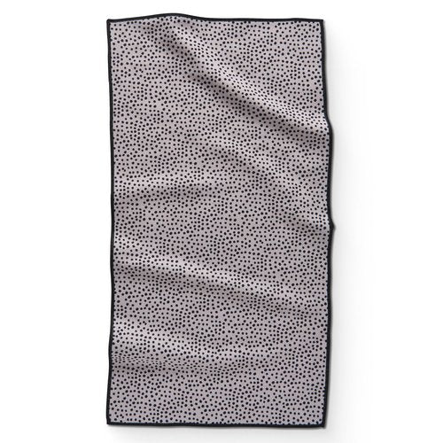 GEOMETRY Gym Towels for Working Out - Compact & Quick Dry, Super Absorbent Double-Sided Microfiber Sweat Towel – Premium Microfiber for Gym - Freckles, 16" x 30", 1 Piece