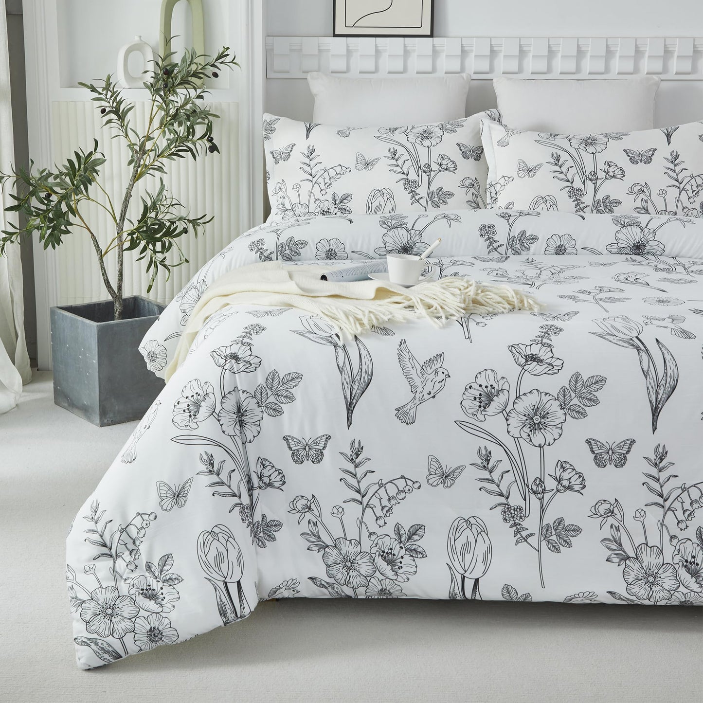 Usfivefam King Size White Floral Comforter Set with Butterfly & Bird Toile Patterns - 3 Piece Lightweight Soft Microfiber Botanical Print Quilt Set for All Seasons