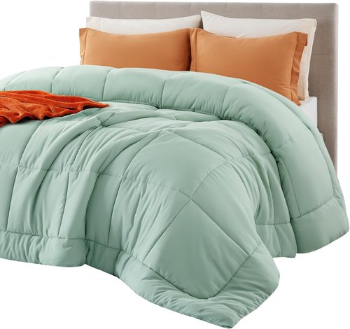Bedsure Comforter Duvet Insert - All-Season Twin Size Quilted Bedding in Sage Green, GentleSoft Down Alternative, 88 x 68 Inches