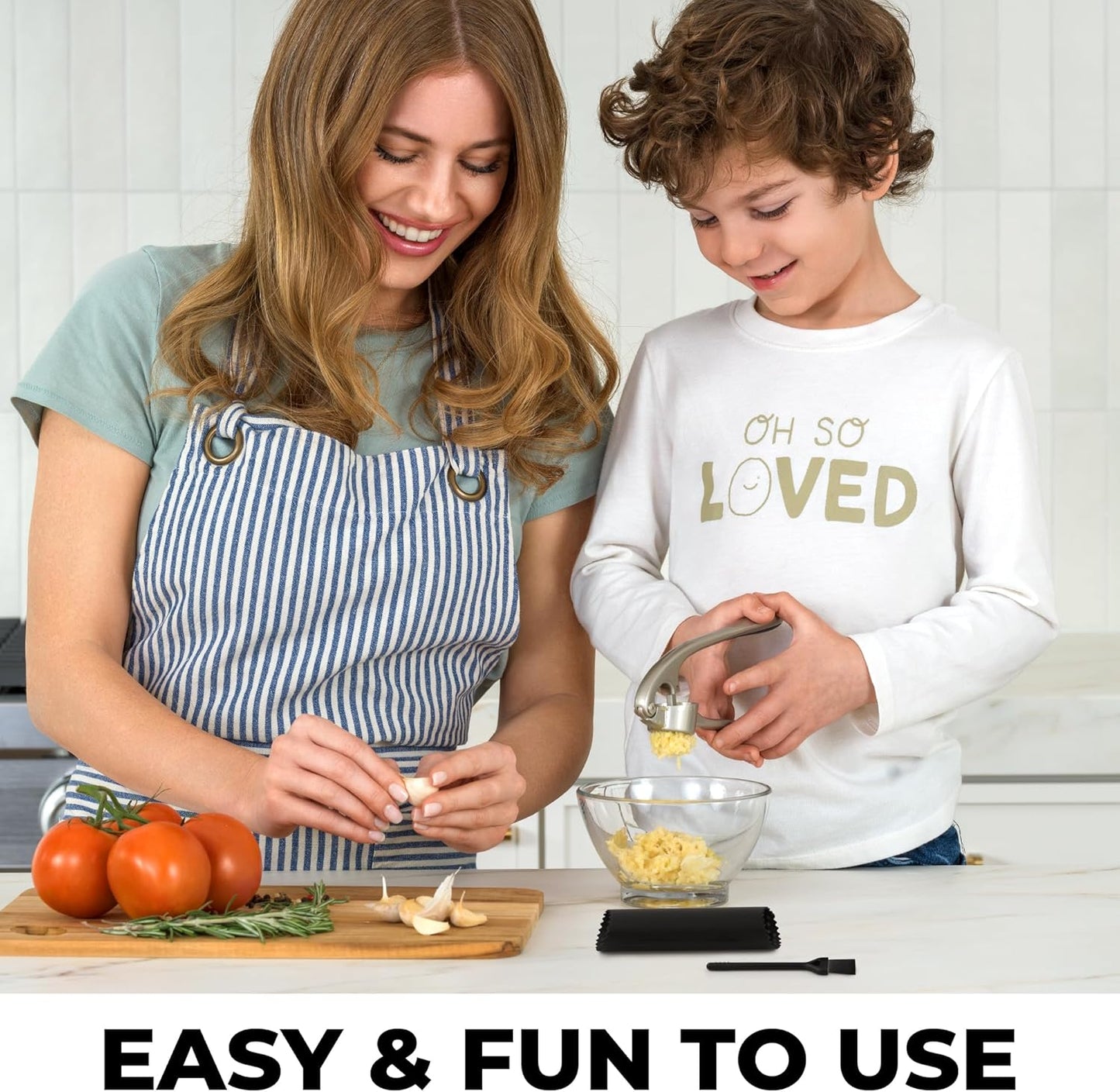 Zulay Kitchen Garlic Press Set - Rust-Proof Professional Mincer with Easy-Squeeze Handle & Silicone Peeler (Silver)