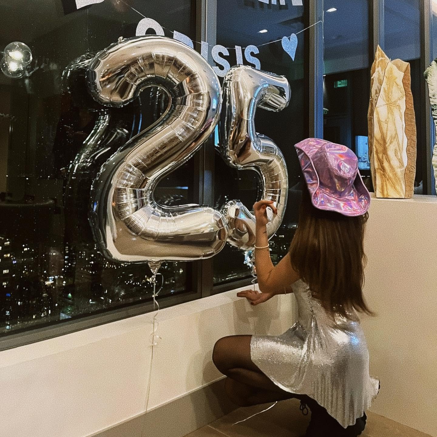 Silver Number 25 Balloon 40 inch, 25 Number Balloons, 25th Silver Birthday Decorations, 25 Year Old Women Men Silver Party Supplies